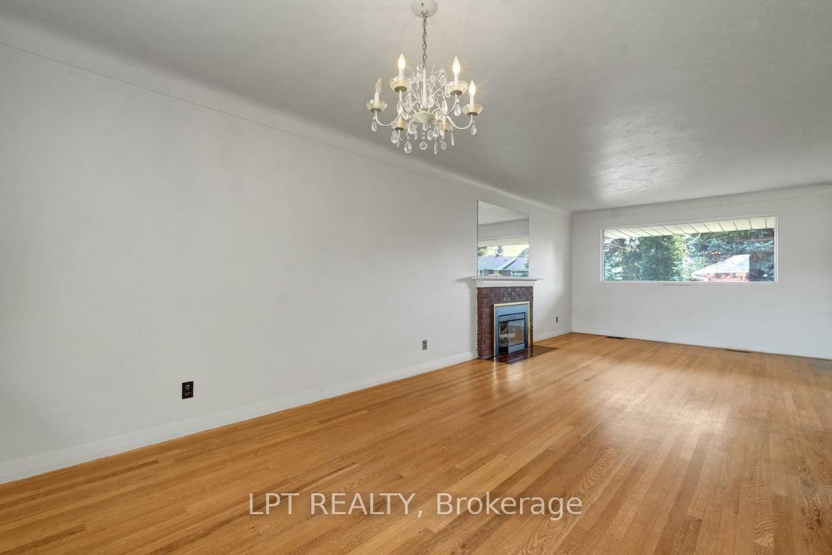 Photo 15 of 151 Oakridge Boulevard, Ottawa, Meadowlands/Crestview — HOMEH