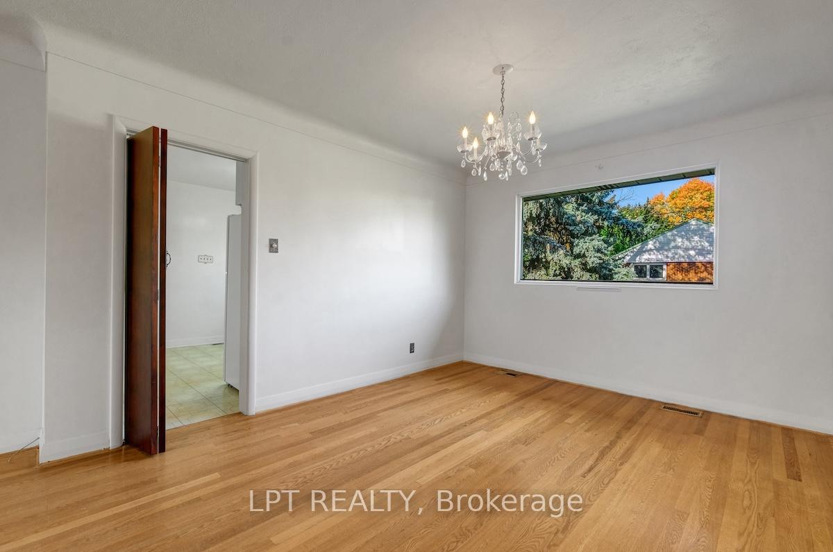 Photo 16 of 151 Oakridge Boulevard, Ottawa, Meadowlands/Crestview — HOMEH