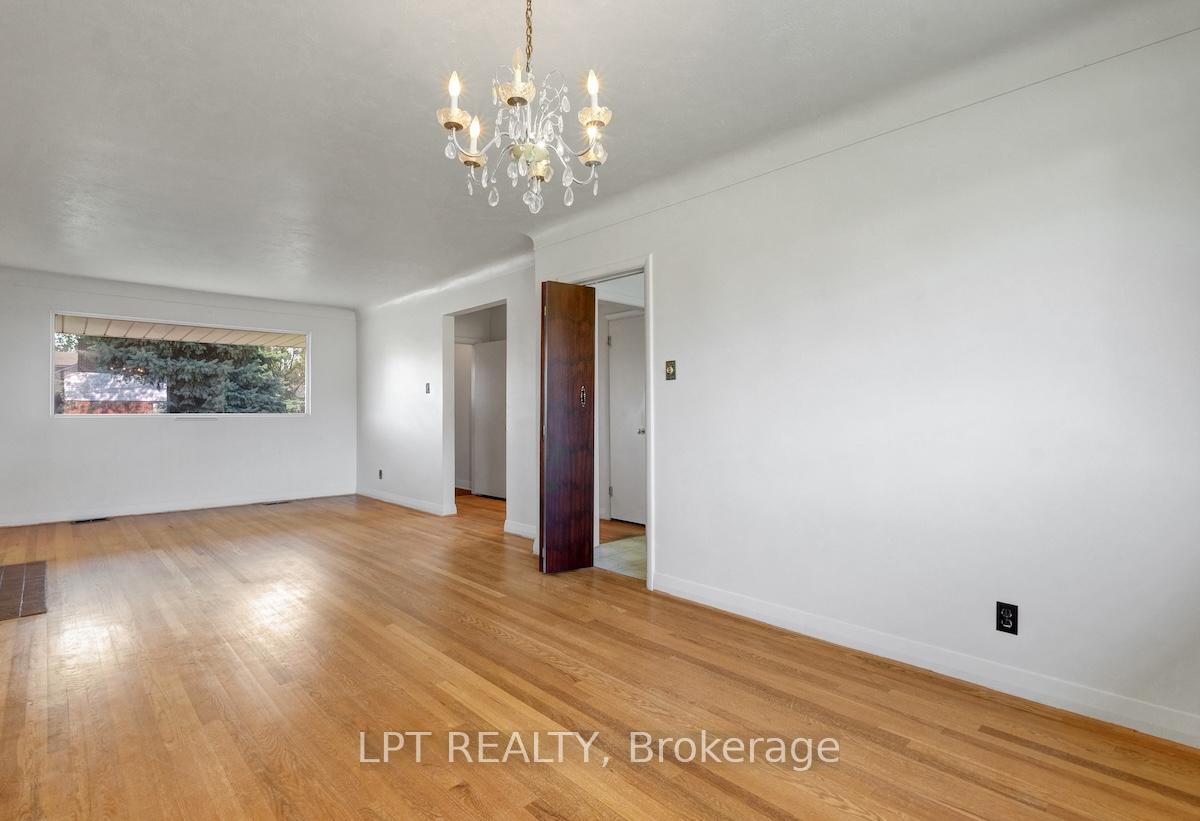Photo 17 of 151 Oakridge Boulevard, Ottawa, Meadowlands/Crestview — HOMEH