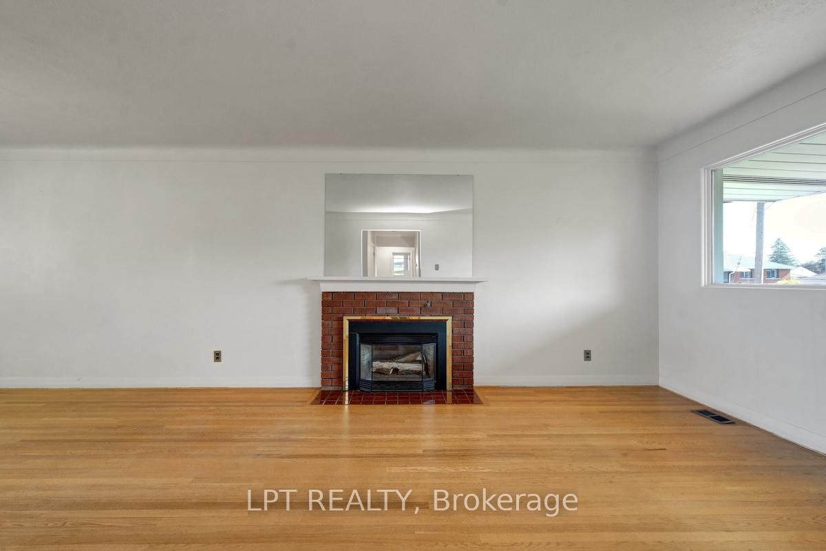 Photo 18 of 151 Oakridge Boulevard, Ottawa, Meadowlands/Crestview — HOMEH