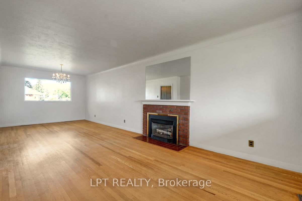 Photo 19 of 151 Oakridge Boulevard, Ottawa, Meadowlands/Crestview — HOMEH