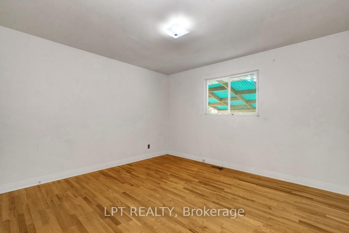 Photo 22 of 151 Oakridge Boulevard, Ottawa, Meadowlands/Crestview — HOMEH