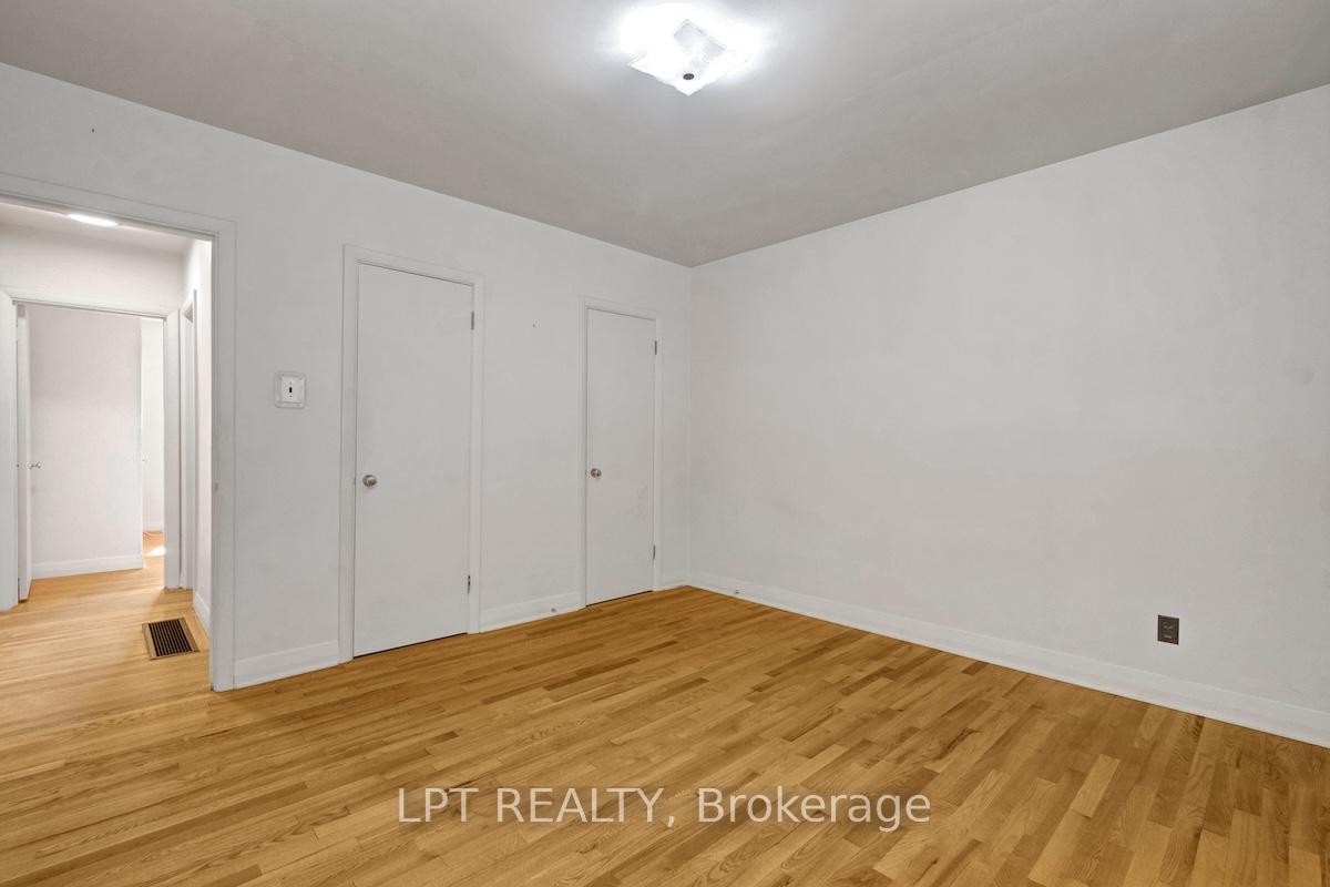 Photo 23 of 151 Oakridge Boulevard, Ottawa, Meadowlands/Crestview — HOMEH