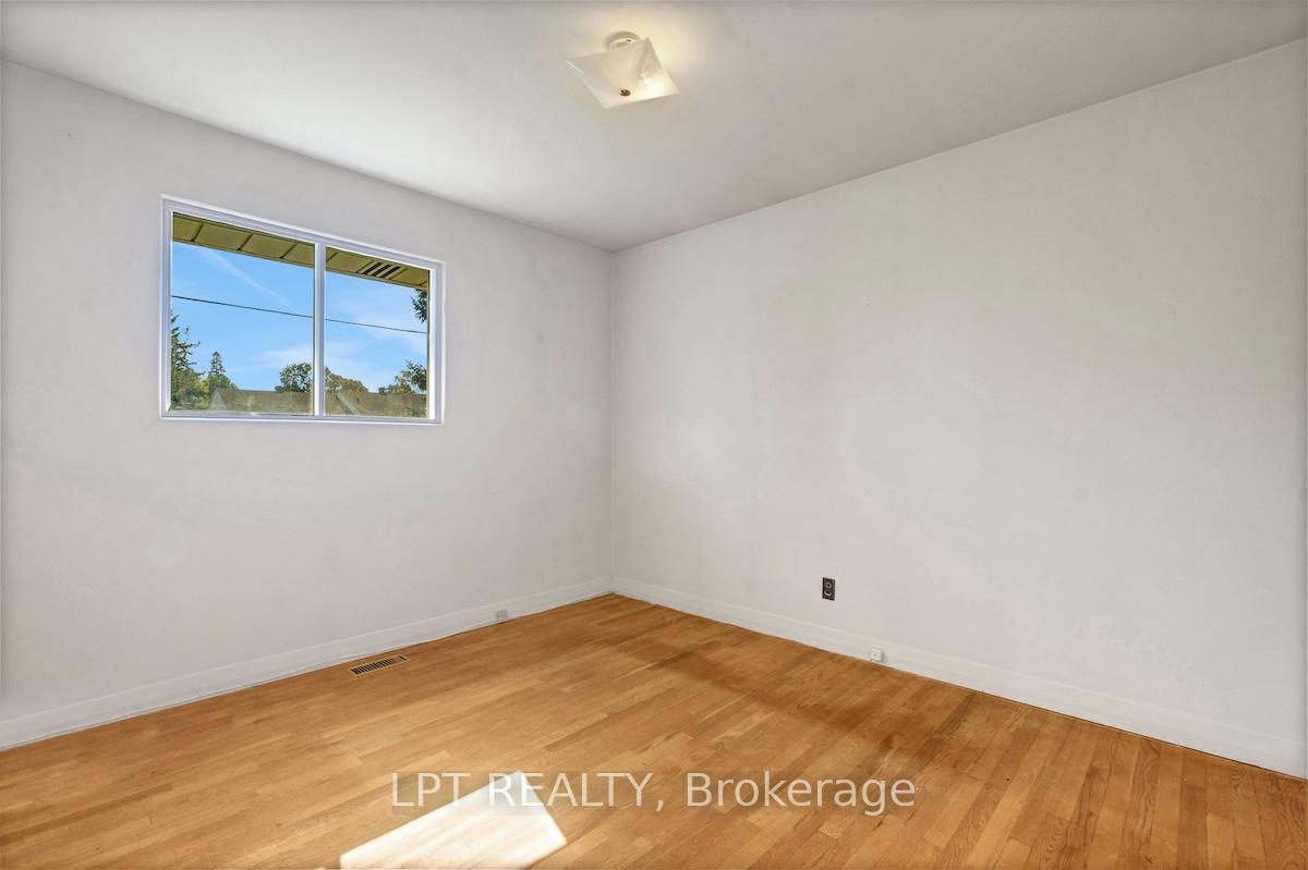 Photo 25 of 151 Oakridge Boulevard, Ottawa, Meadowlands/Crestview — HOMEH