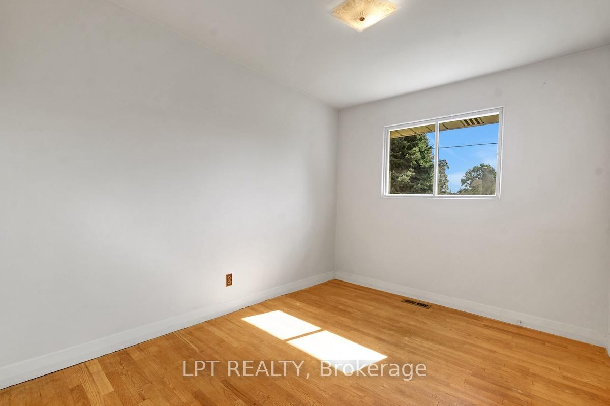 Photo 27 of 151 Oakridge Boulevard, Ottawa, Meadowlands/Crestview — HOMEH