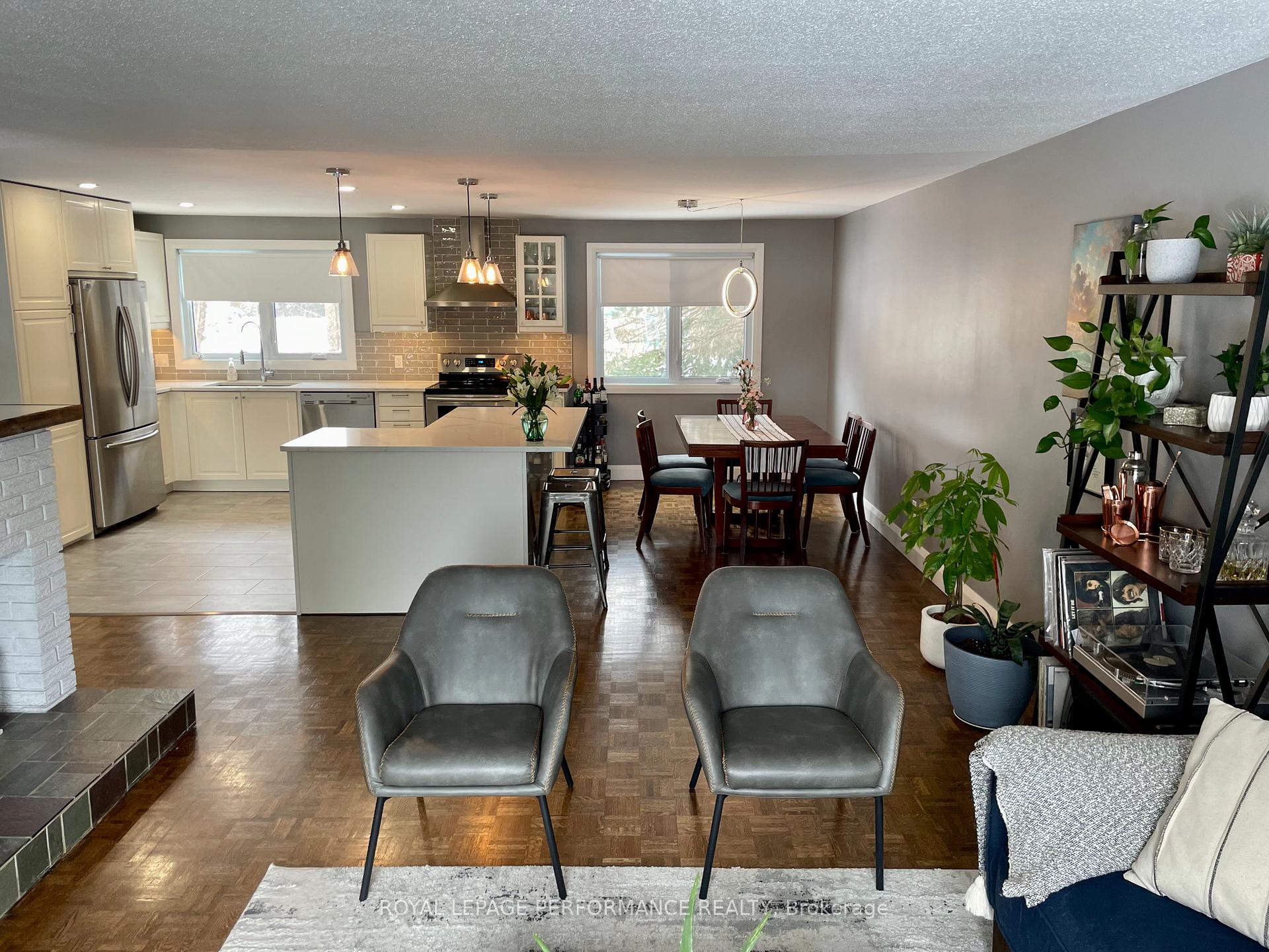 Photo 3 of 7 Lentini Way, Ottawa, Meadowlands/St. Claire Gardens — HOMEH