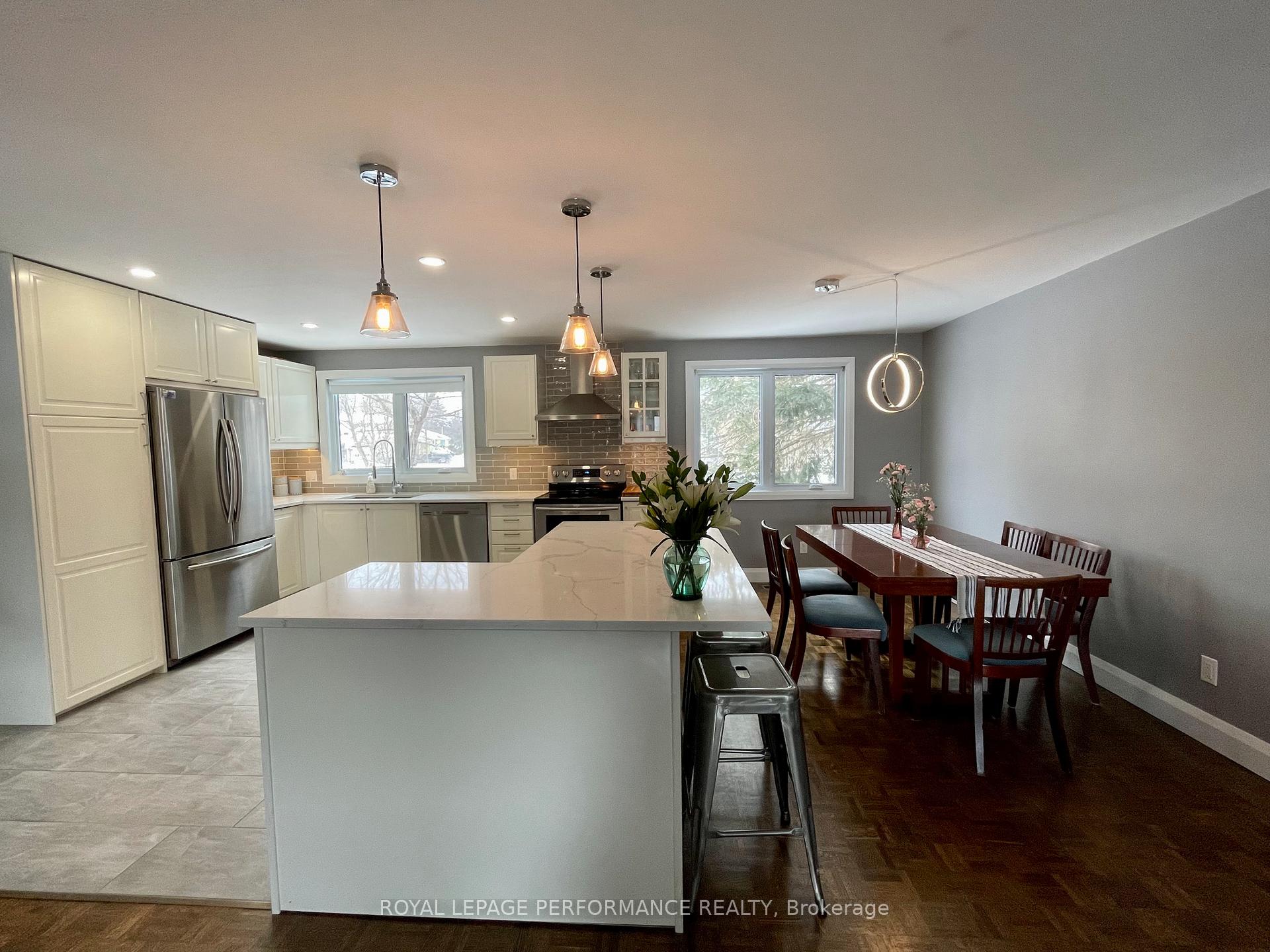 Photo 4 of 7 Lentini Way, Ottawa, Meadowlands/St. Claire Gardens — HOMEH