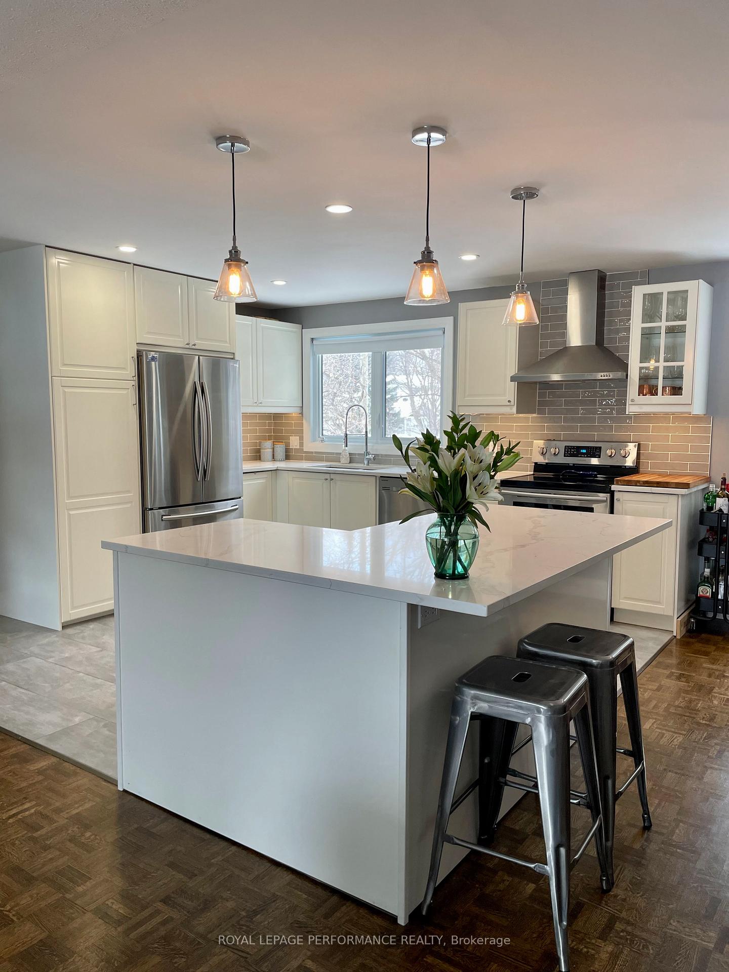 Photo 5 of 7 Lentini Way, Ottawa, Meadowlands/St. Claire Gardens — HOMEH