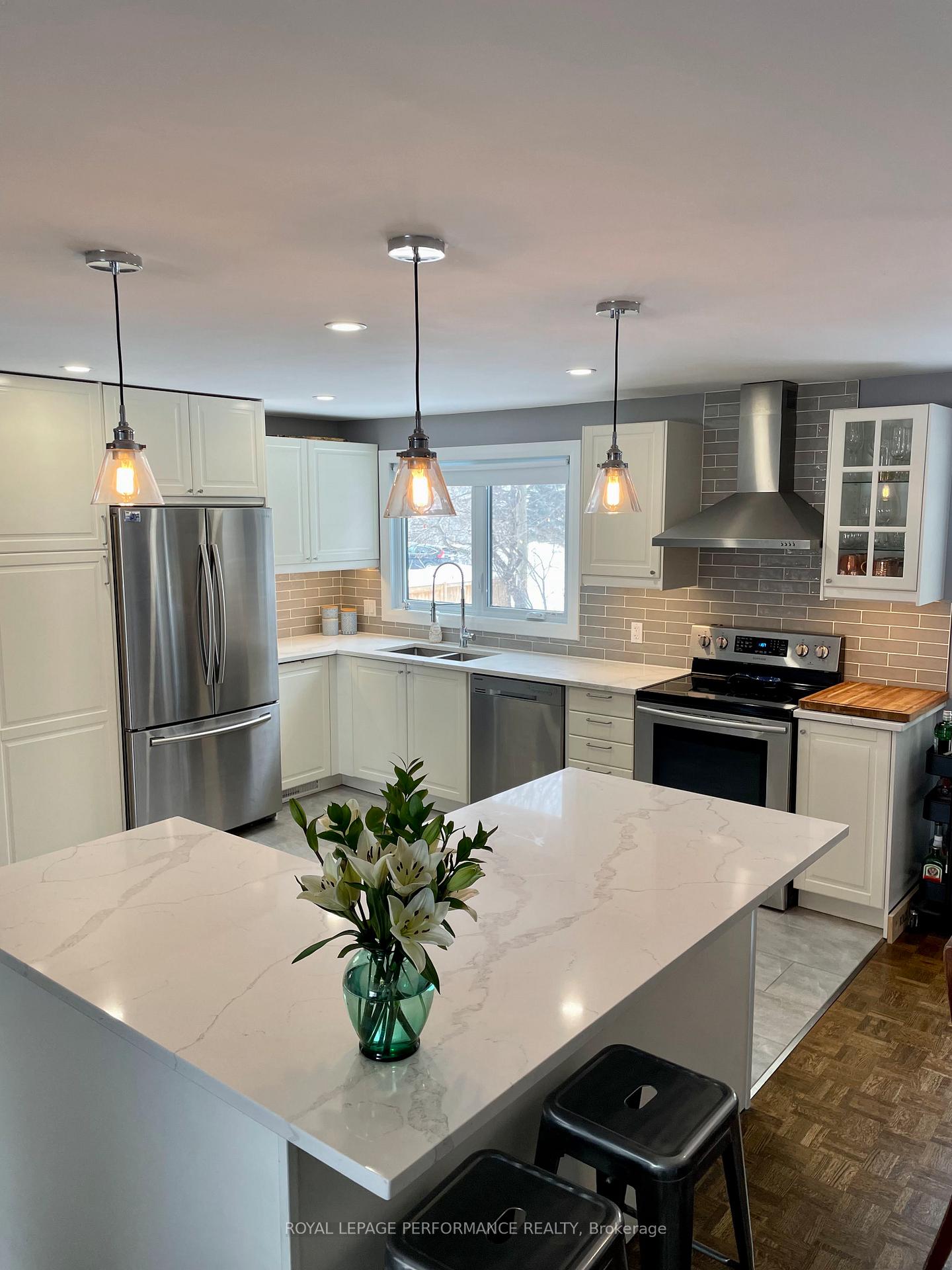 Photo 6 of 7 Lentini Way, Ottawa, Meadowlands/St. Claire Gardens — HOMEH