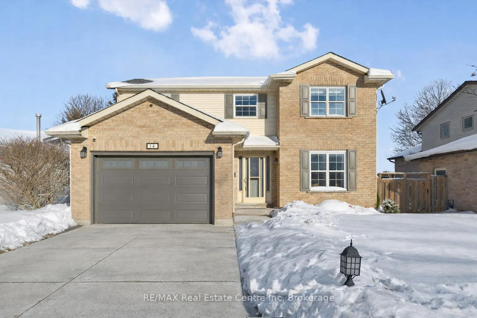 Photo 2 of 14 Pipers Green Court, Kitchener — HOMEH