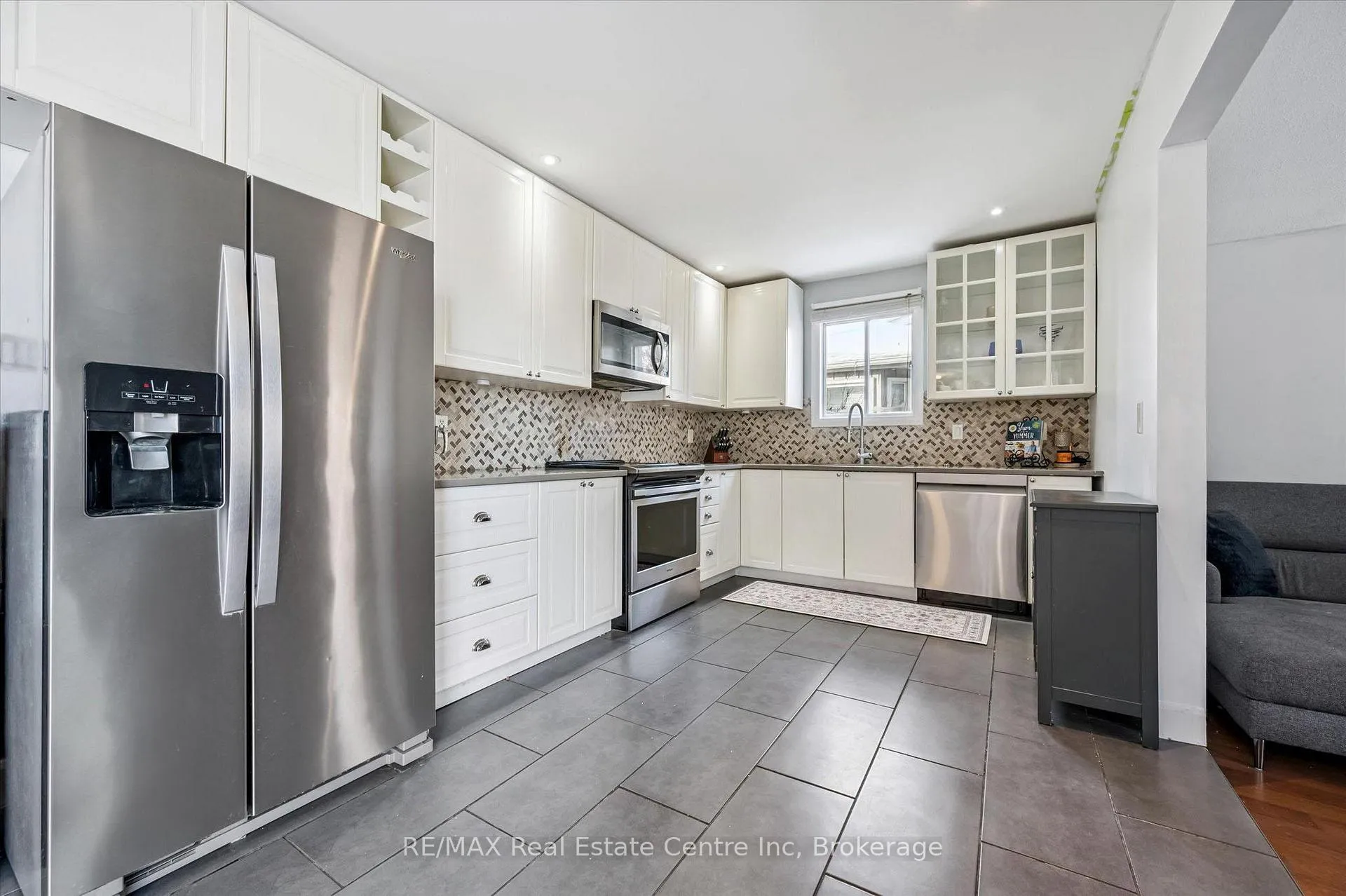 Photo 4 of 14 Pipers Green Court, Kitchener — HOMEH