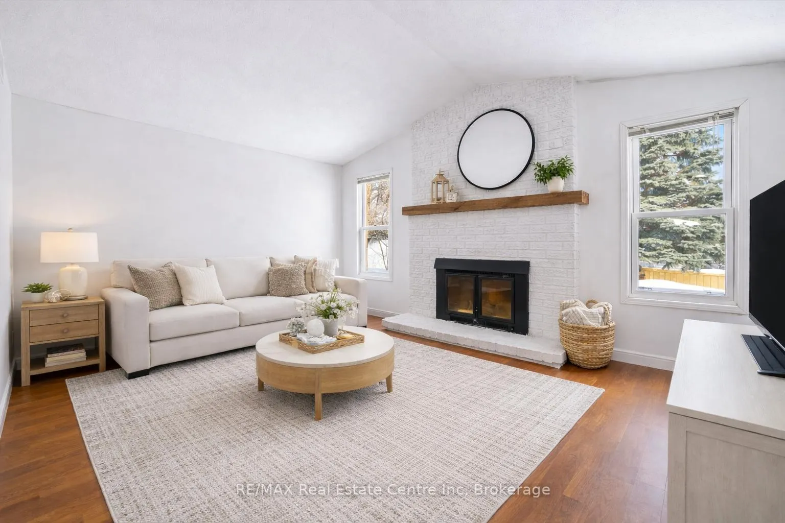 Photo 6 of 14 Pipers Green Court, Kitchener — HOMEH