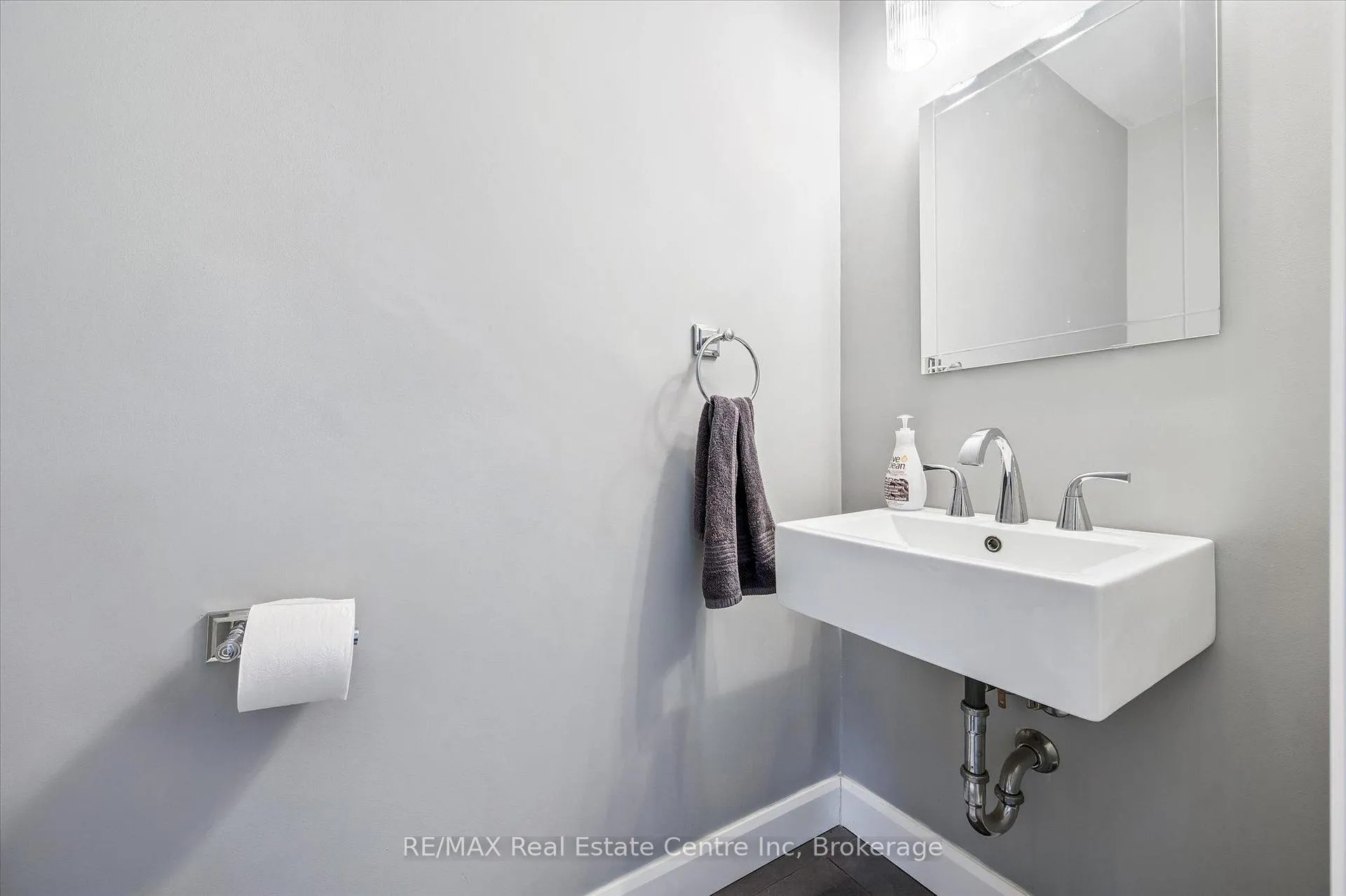 Photo 7 of 14 Pipers Green Court, Kitchener — HOMEH