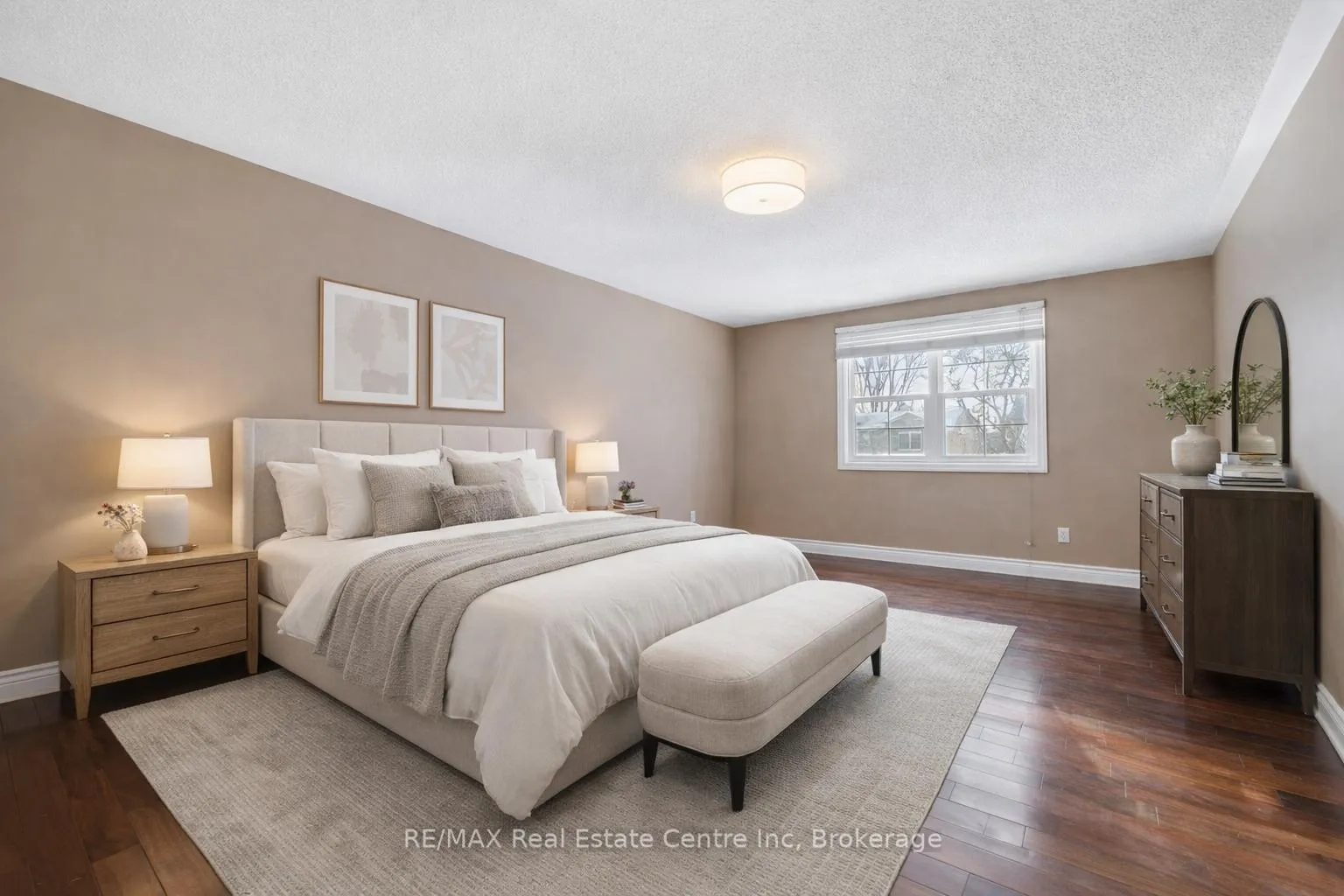 Photo 8 of 14 Pipers Green Court, Kitchener — HOMEH