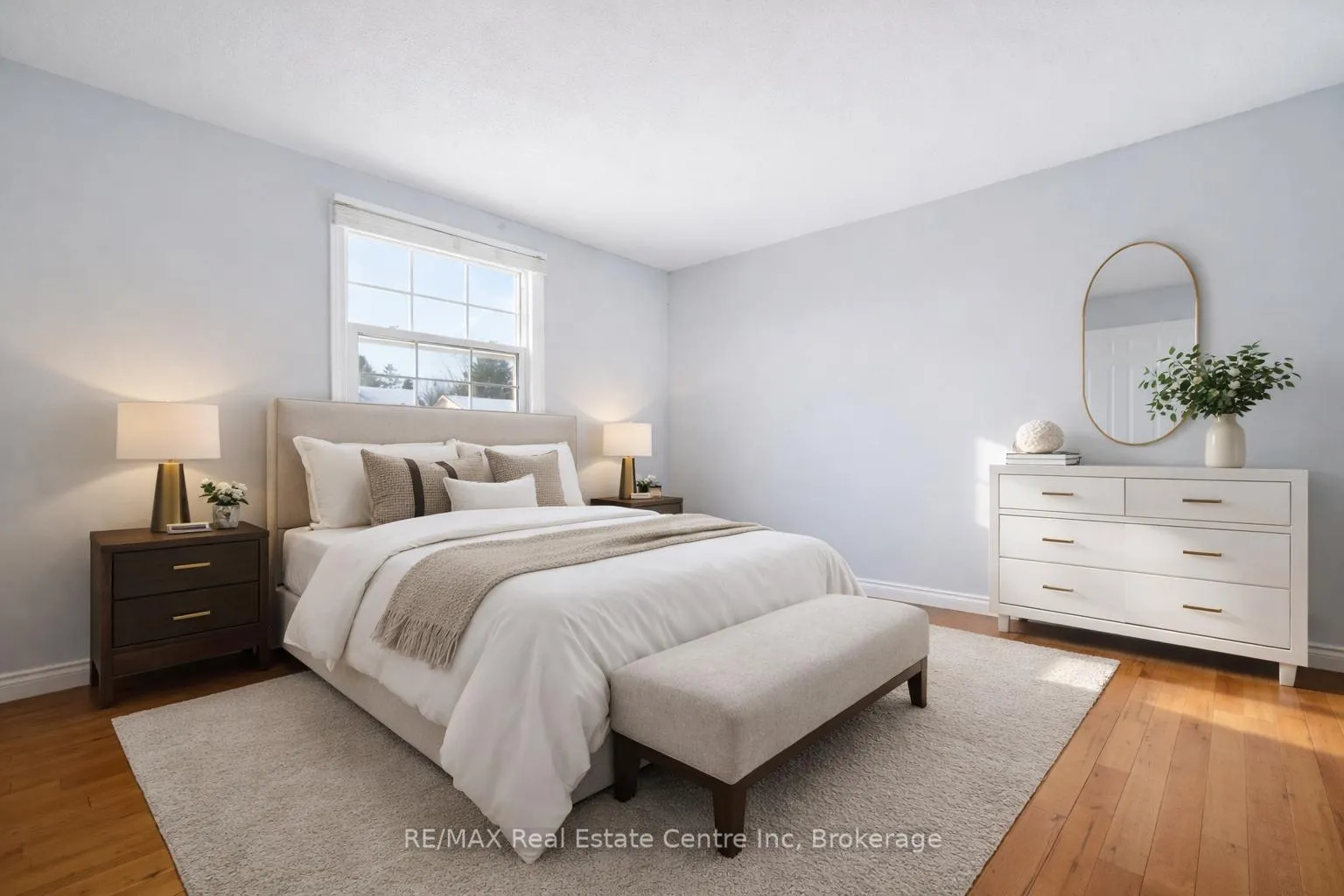 Photo 10 of 14 Pipers Green Court, Kitchener — HOMEH
