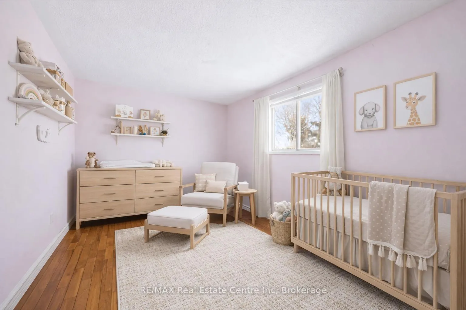 Photo 11 of 14 Pipers Green Court, Kitchener — HOMEH