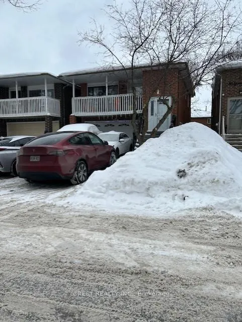 Front of 8 Holgate Court N