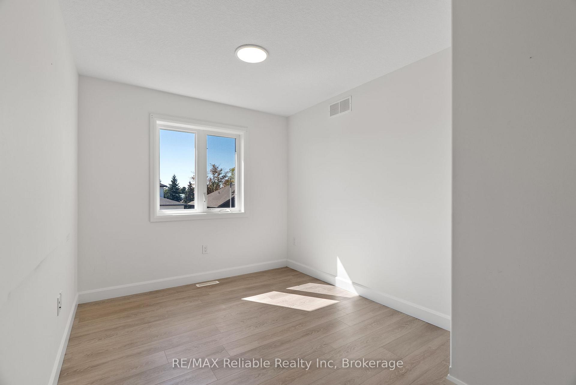 Photo 12 of 2 Linda Drive, Huron East, Seaforth — HOMEH