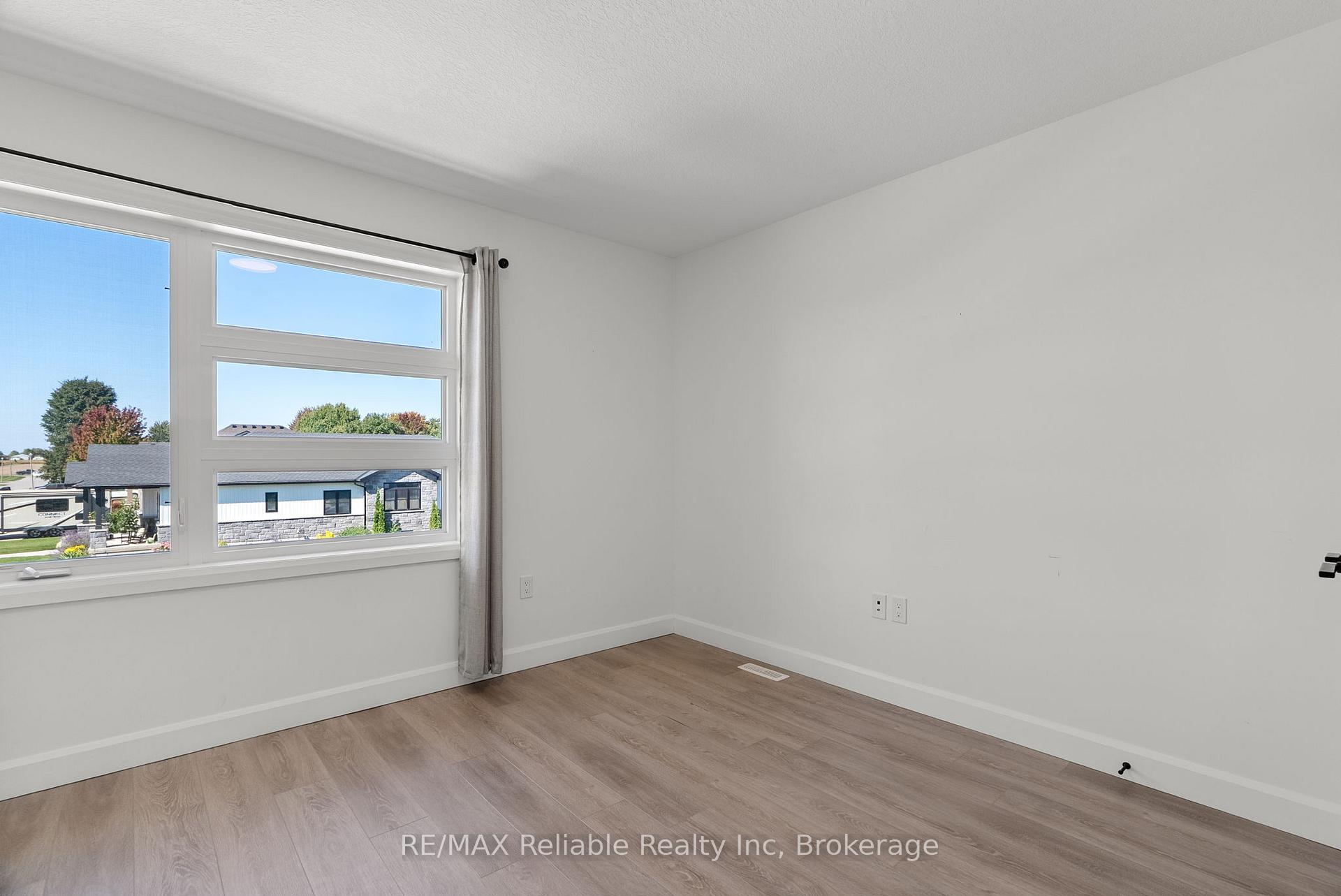 Photo 16 of 2 Linda Drive, Huron East, Seaforth — HOMEH