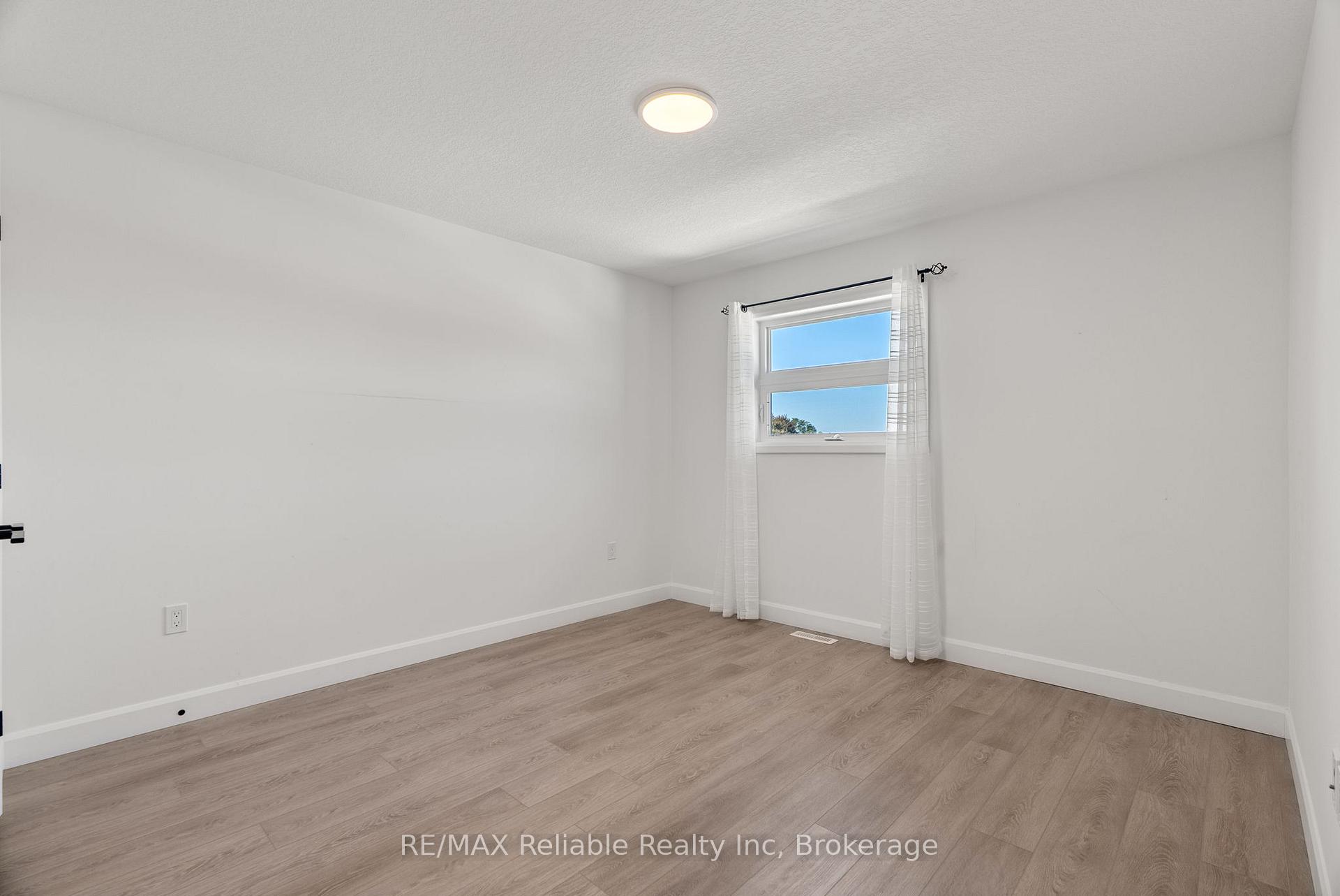 Photo 18 of 2 Linda Drive, Huron East, Seaforth — HOMEH