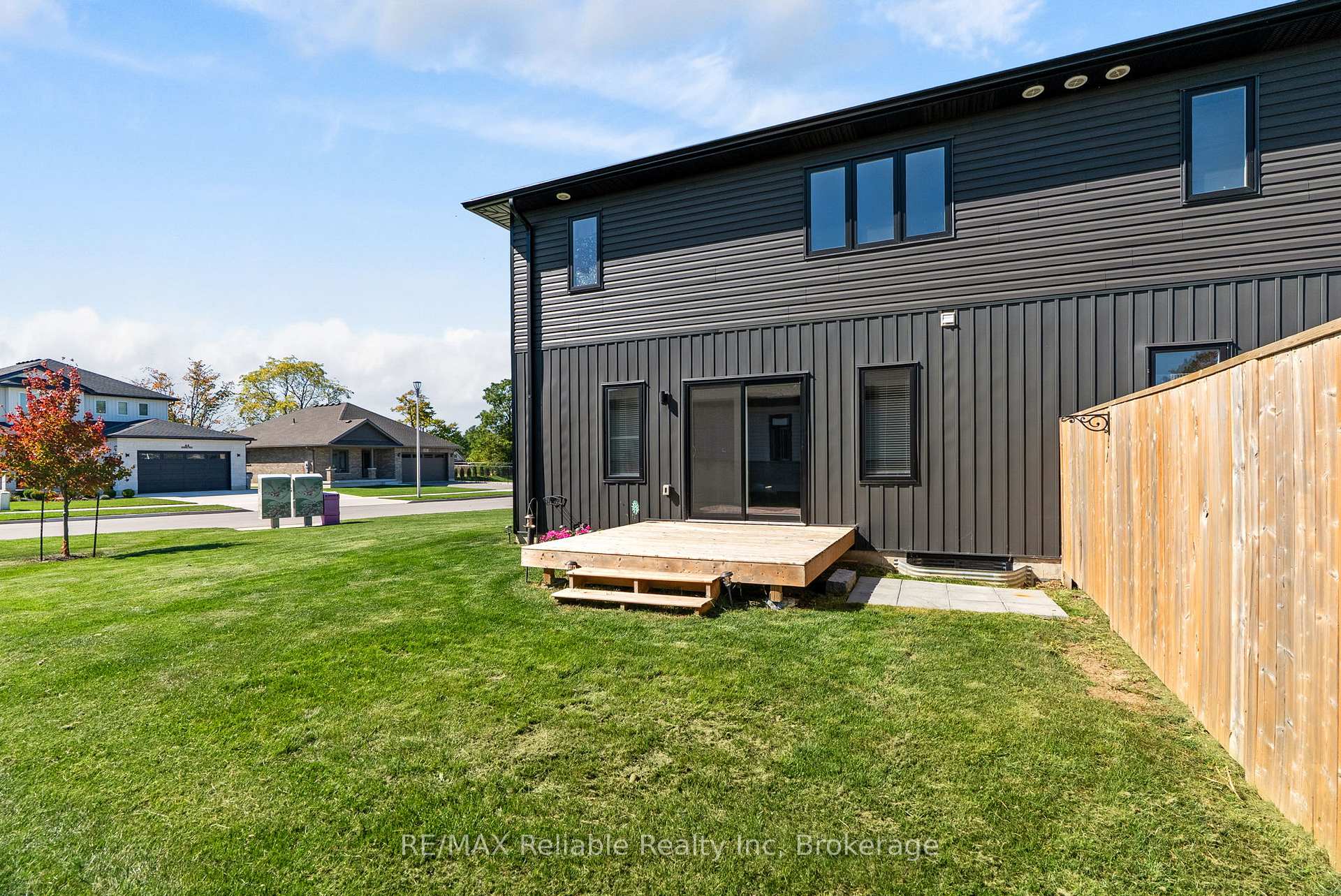 Photo 33 of 2 Linda Drive, Huron East, Seaforth — HOMEH