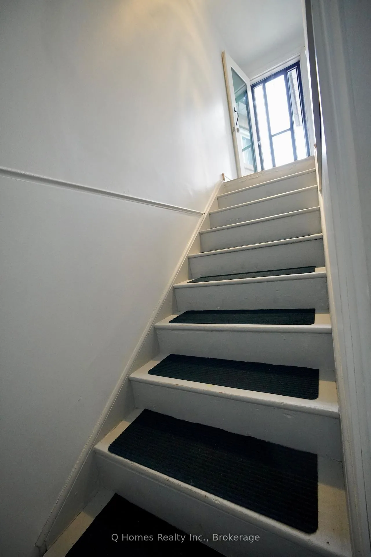 Photo 3 of Unit Basement, 2562 Leonard Street, Innisfil, Rural Innisfil — HOMEH