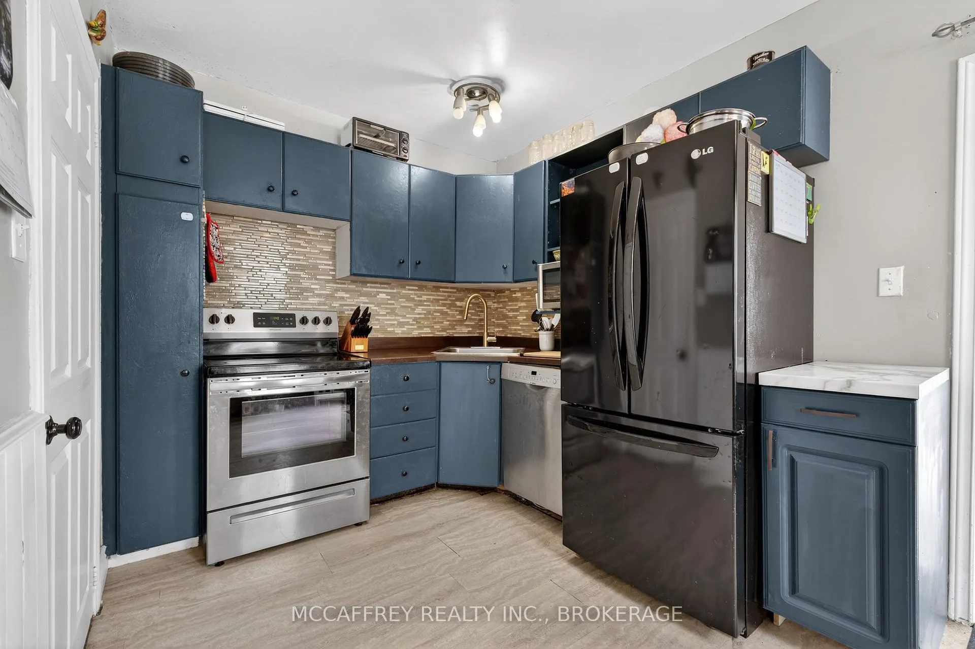 Photo 14 of 422 Thomas Street, Deseronto, Deseronto (Town) — HOMEH