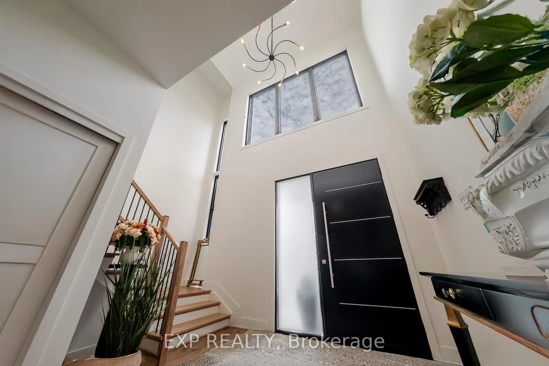 Photo 3 of 12A Viewmount Drive, Ottawa, Meadowlands/Crestview — HOMEH