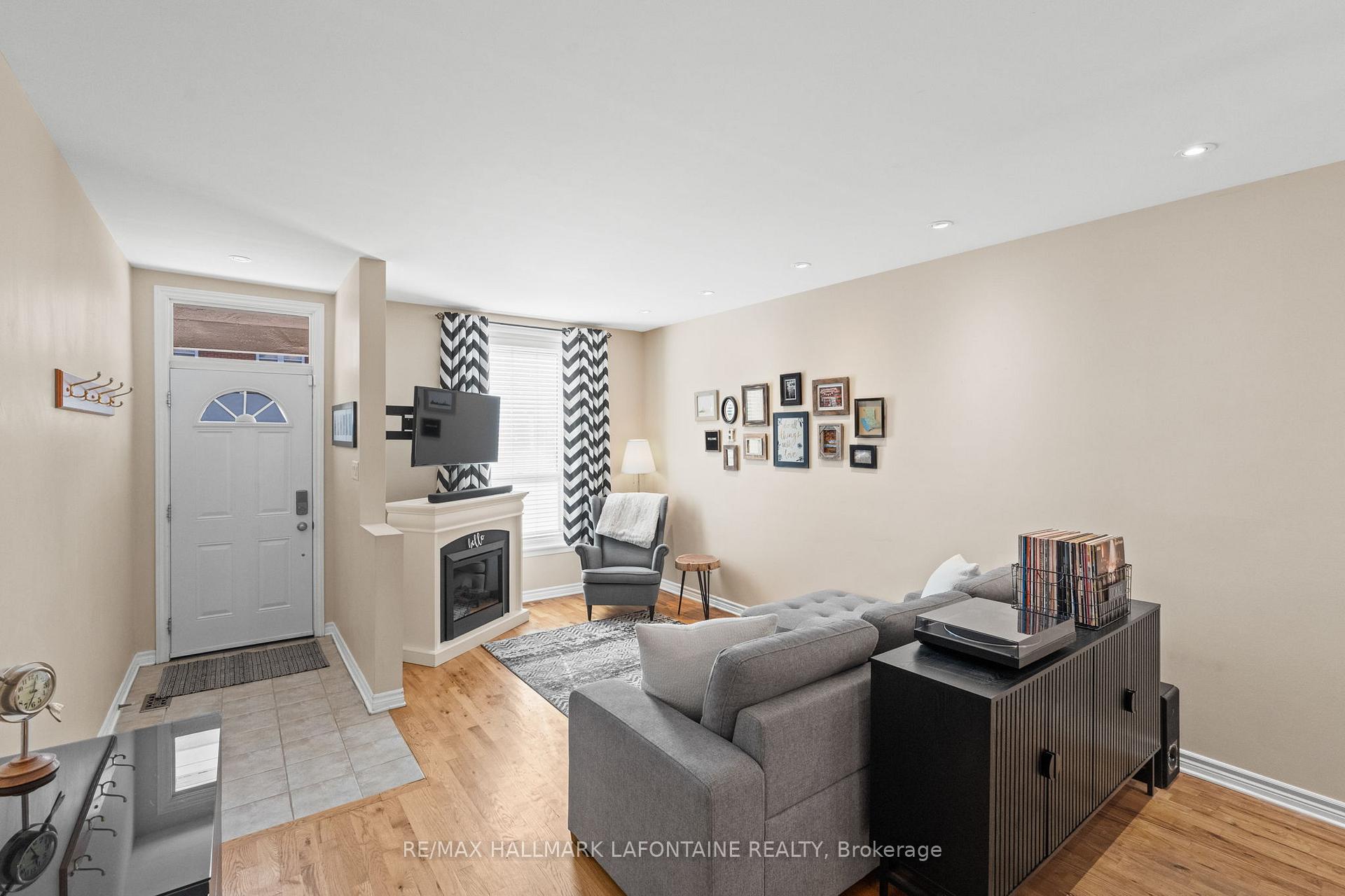 Photo 3 of 339 St Patrick Street, Ottawa, Lower Town/Byward Market — HOMEH