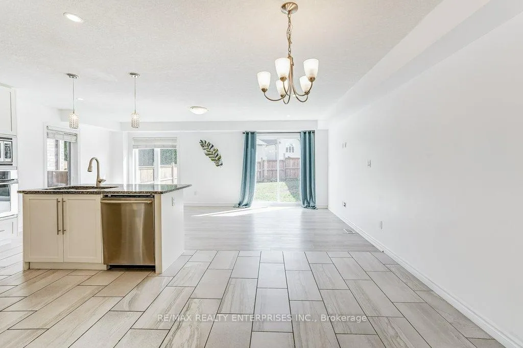 Photo 11 of 318 Old Huron Road N, Kitchener — HOMEH