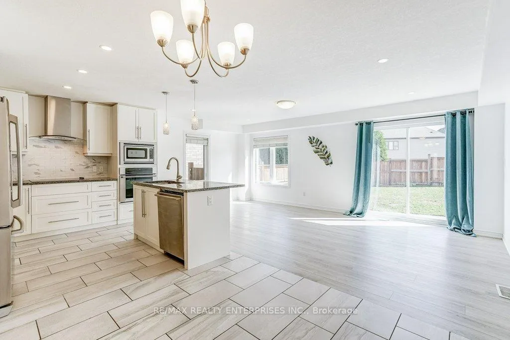 Photo 12 of 318 Old Huron Road N, Kitchener — HOMEH