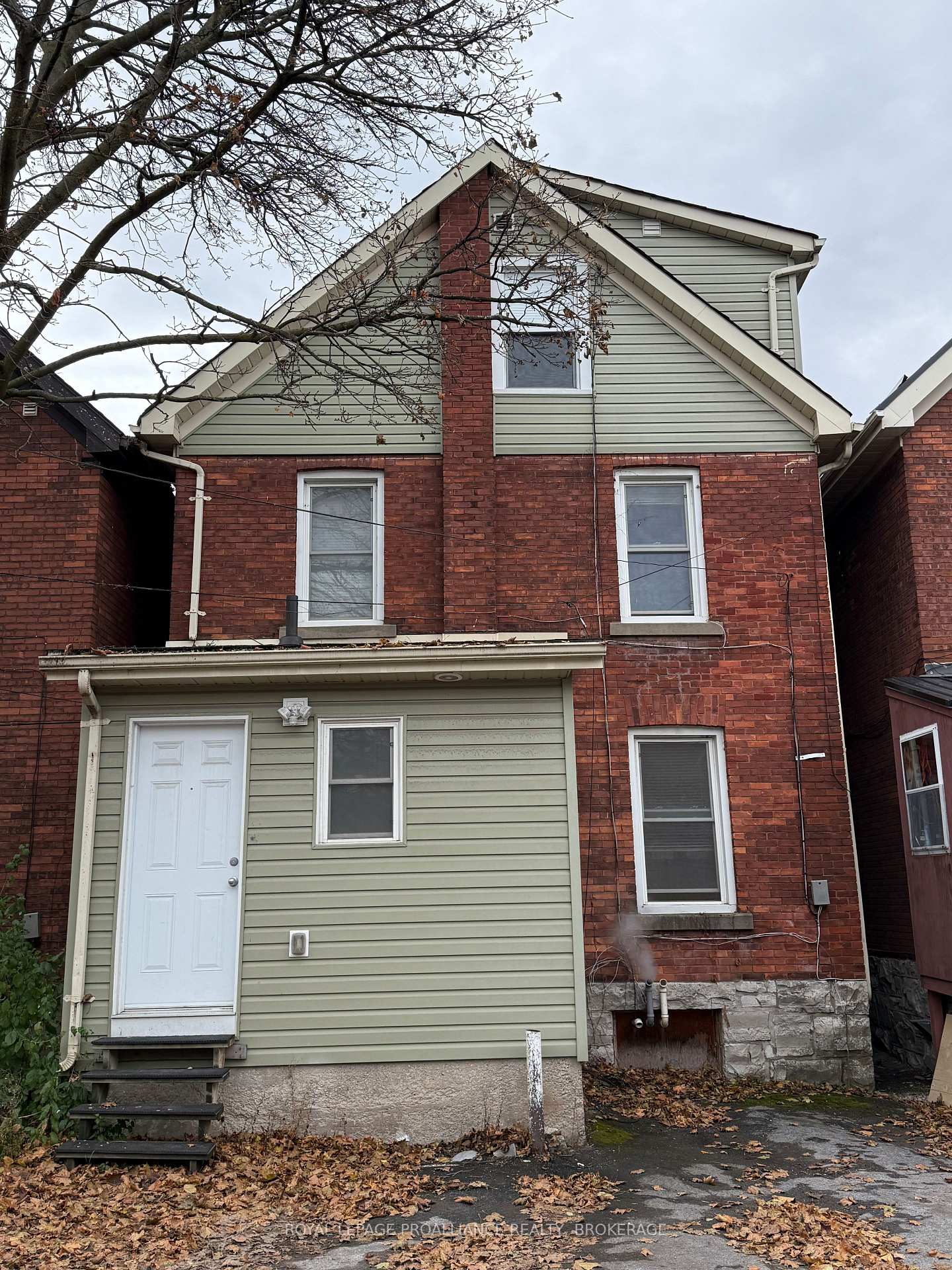 Photo 15 of 215 Division Street, Kingston, East of Sir John A. Blvd — HOMEH