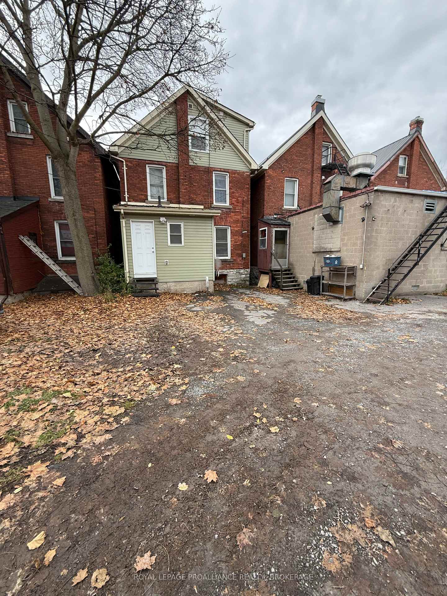 Photo 17 of 215 Division Street, Kingston, East of Sir John A. Blvd — HOMEH