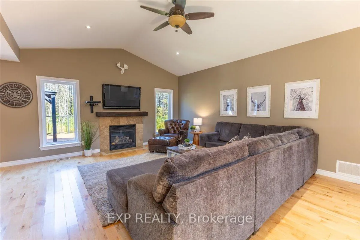 Photo 6 of 6719 Deer Run Place, Ottawa, North Gower — HOMEH