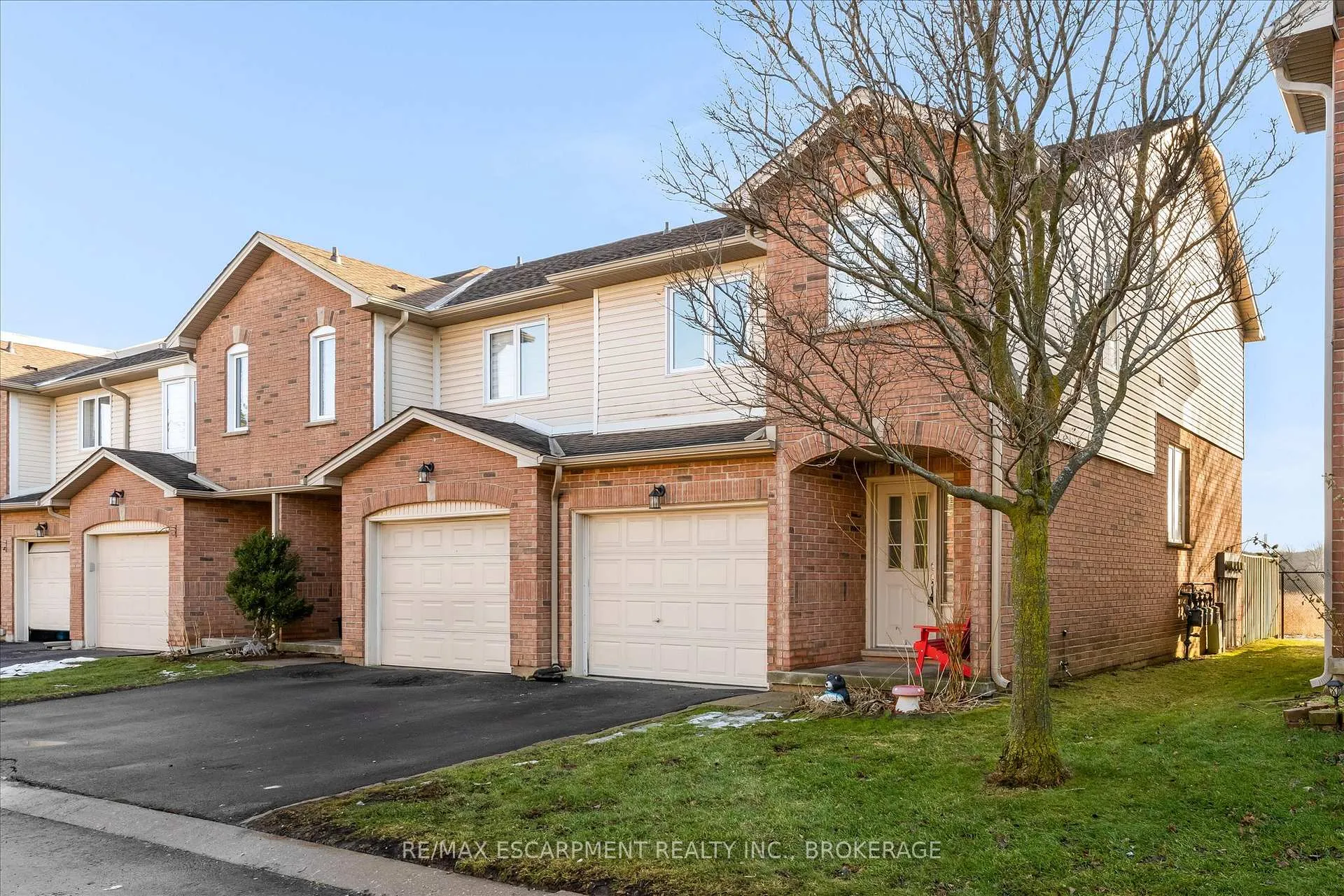 Photo 2 of Unit 40, 800 Paramount Drive, Hamilton, Stoney Creek Mountain — HOMEH