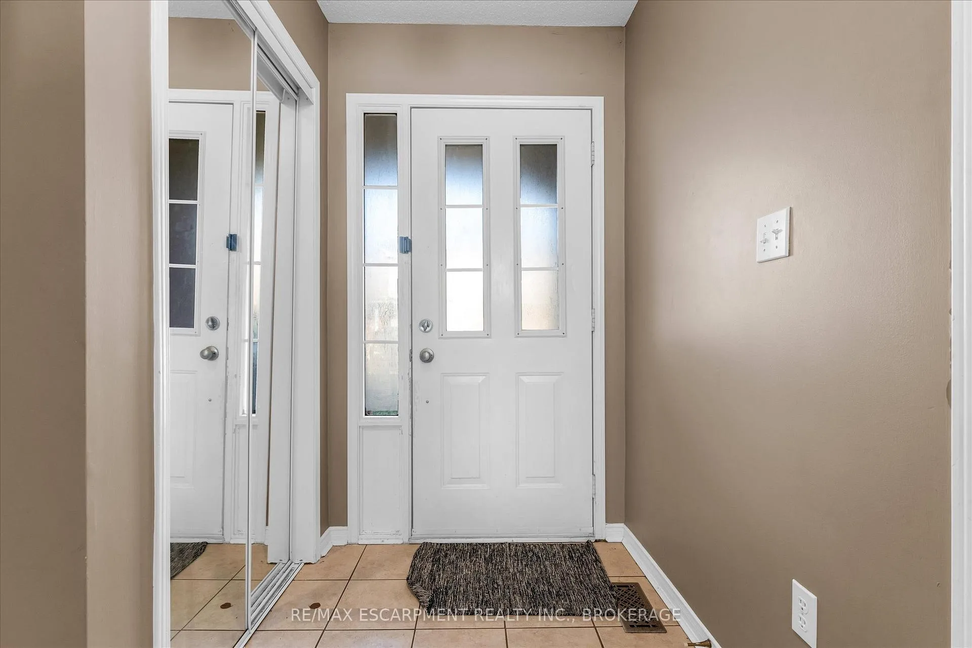 Photo 4 of Unit 40, 800 Paramount Drive, Hamilton, Stoney Creek Mountain — HOMEH
