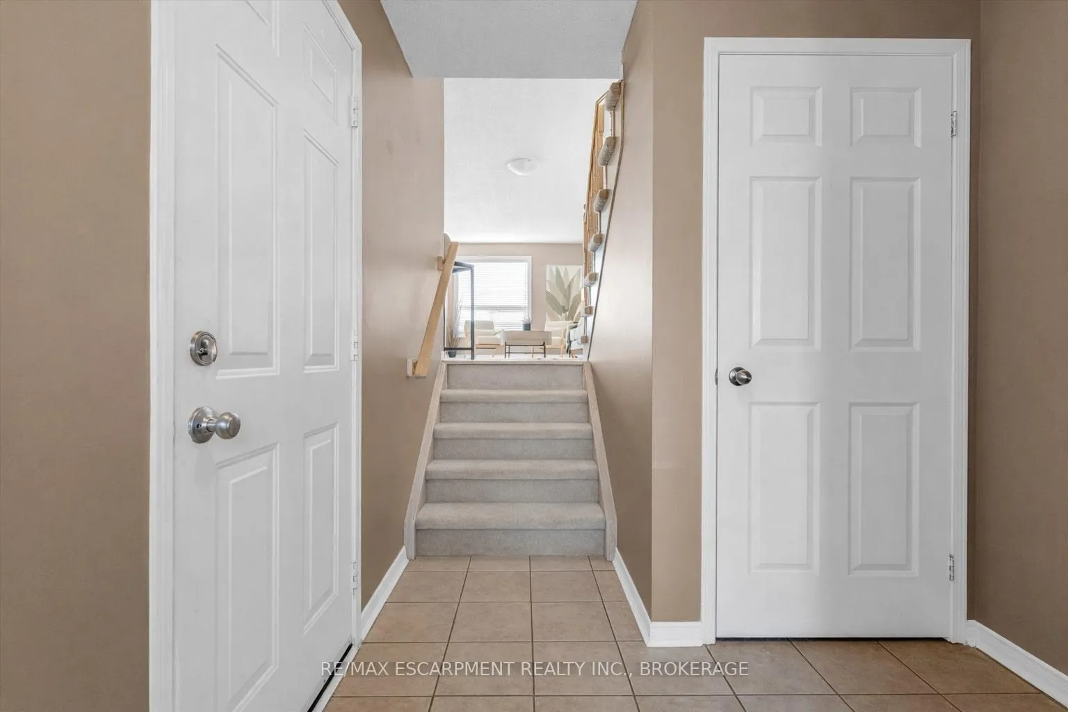 Photo 5 of Unit 40, 800 Paramount Drive, Hamilton, Stoney Creek Mountain — HOMEH