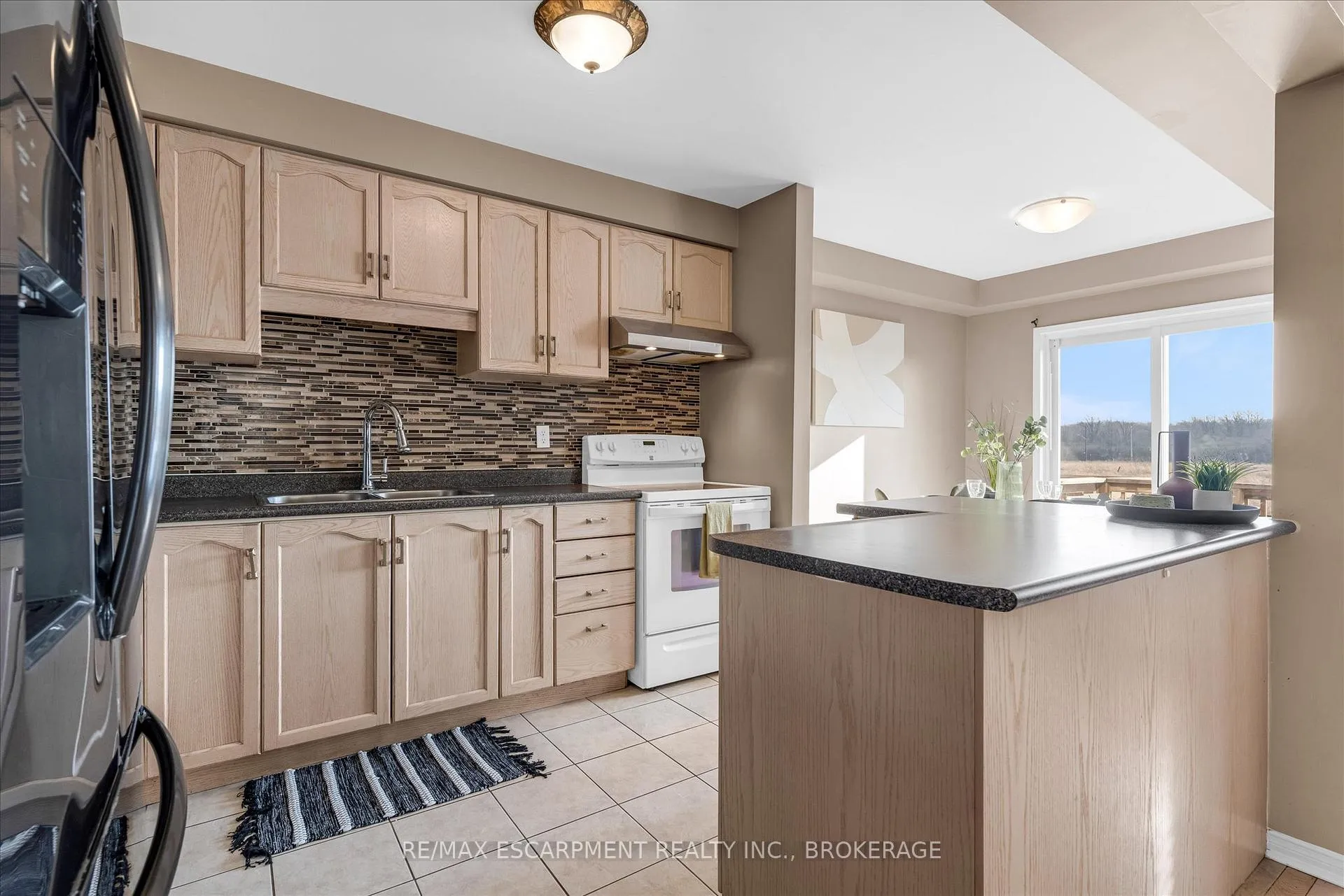 Photo 9 of Unit 40, 800 Paramount Drive, Hamilton, Stoney Creek Mountain — HOMEH