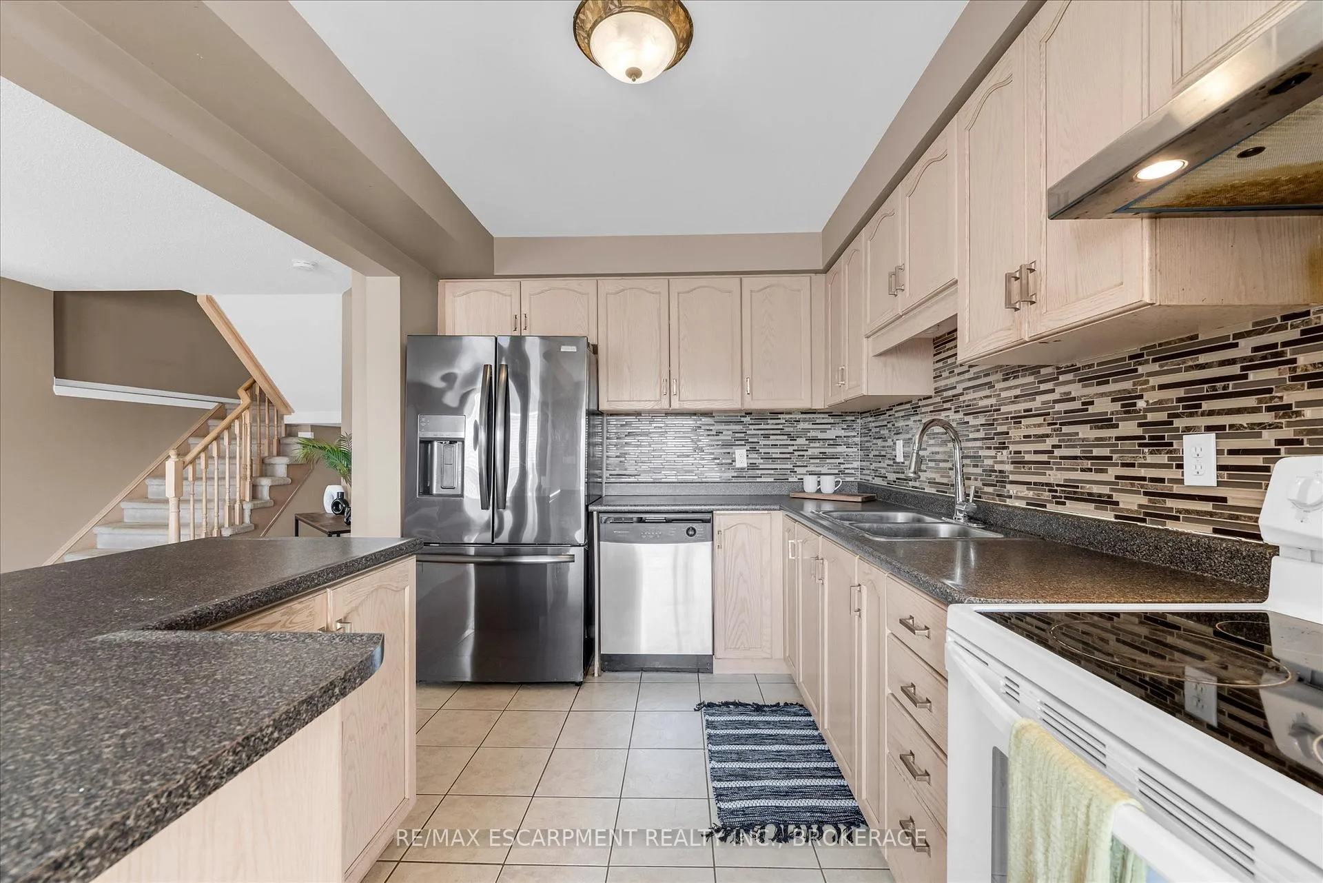 Photo 11 of Unit 40, 800 Paramount Drive, Hamilton, Stoney Creek Mountain — HOMEH