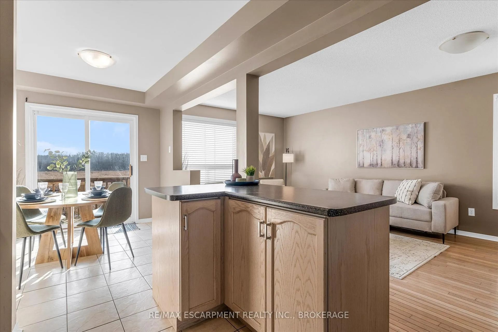 Photo 12 of Unit 40, 800 Paramount Drive, Hamilton, Stoney Creek Mountain — HOMEH
