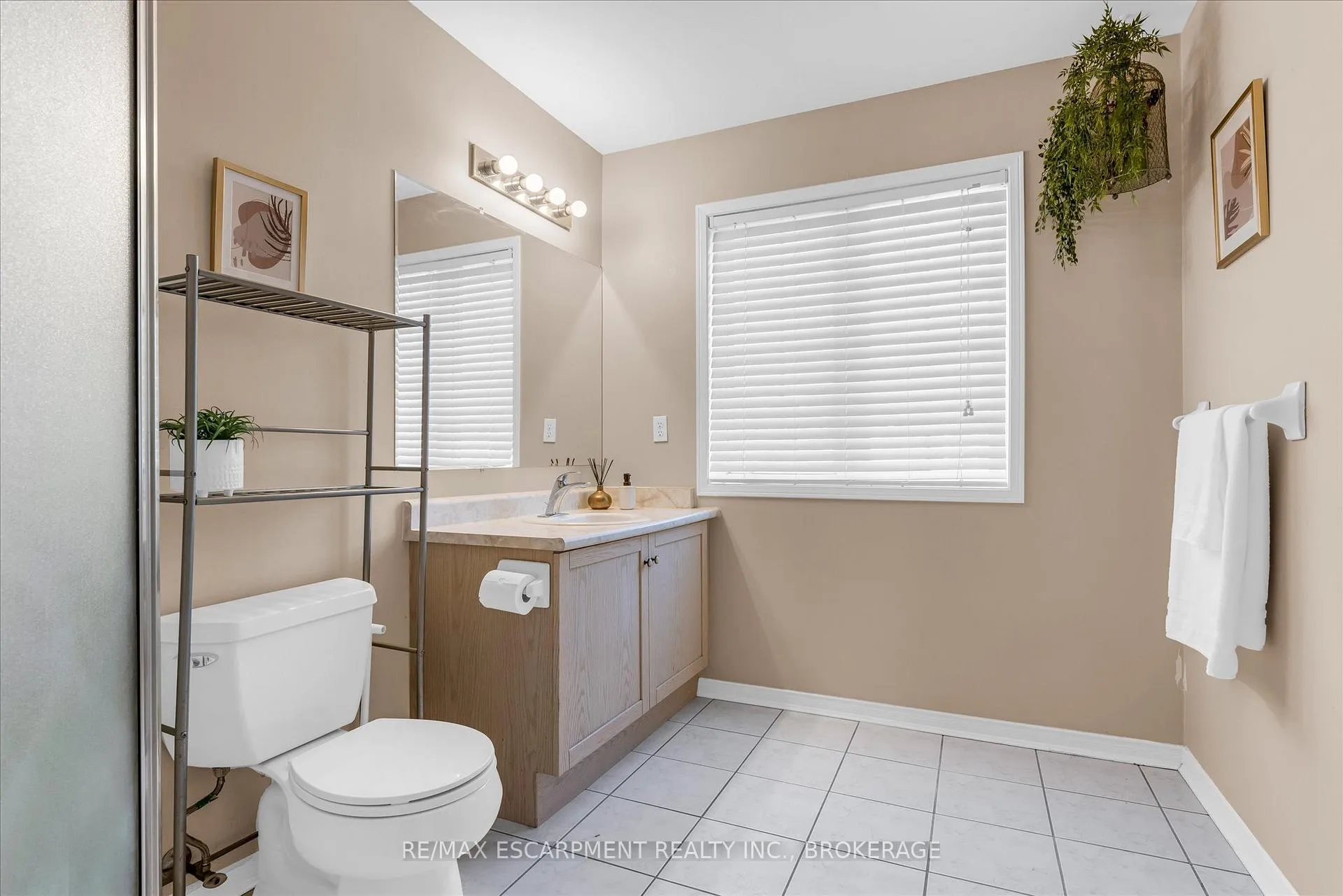 Photo 18 of Unit 40, 800 Paramount Drive, Hamilton, Stoney Creek Mountain — HOMEH