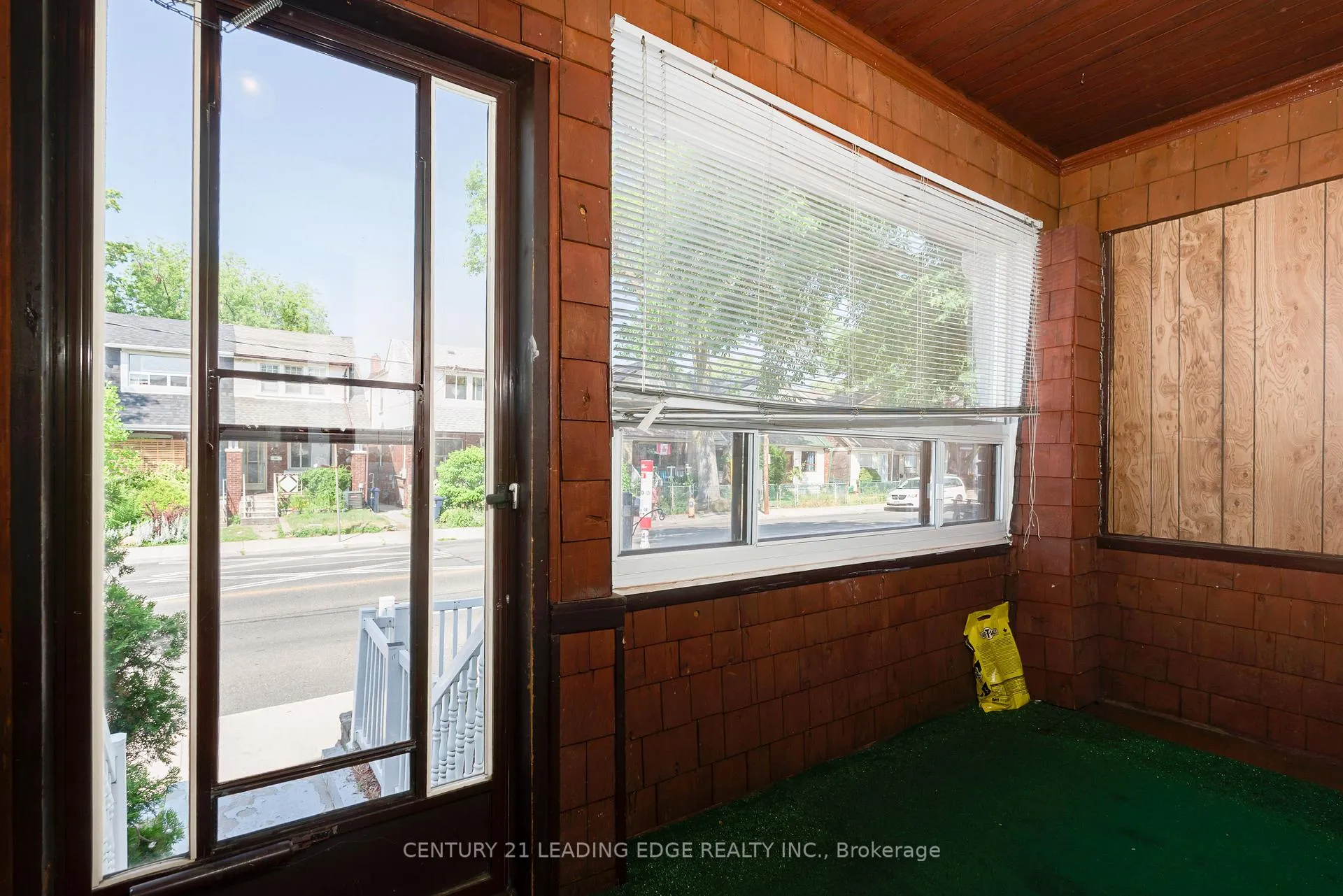 Photo 2 of 635 Coxwell Avenue, Toronto, Woodbine Corridor — HOMEH