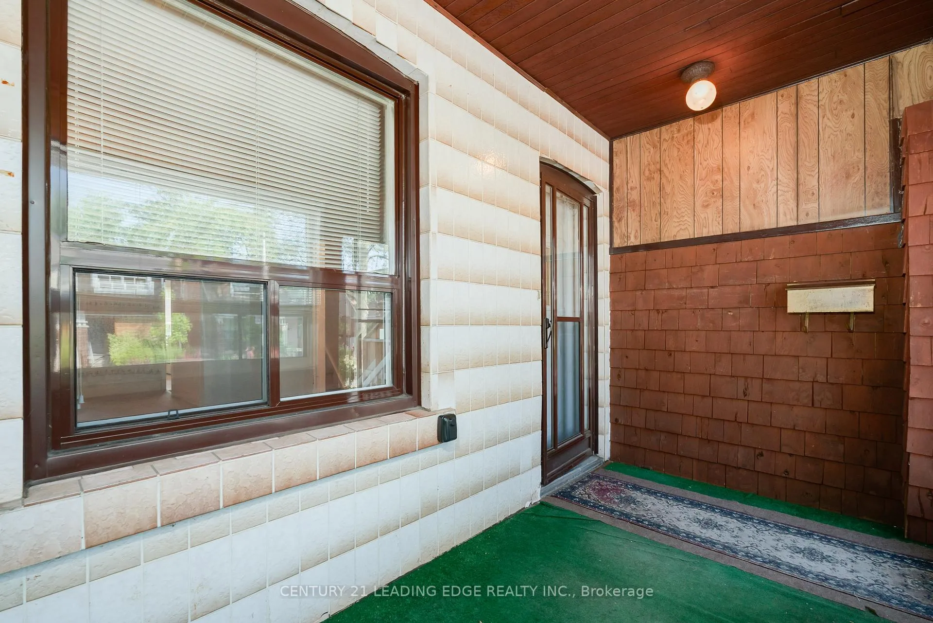 Photo 3 of 635 Coxwell Avenue, Toronto, Woodbine Corridor — HOMEH