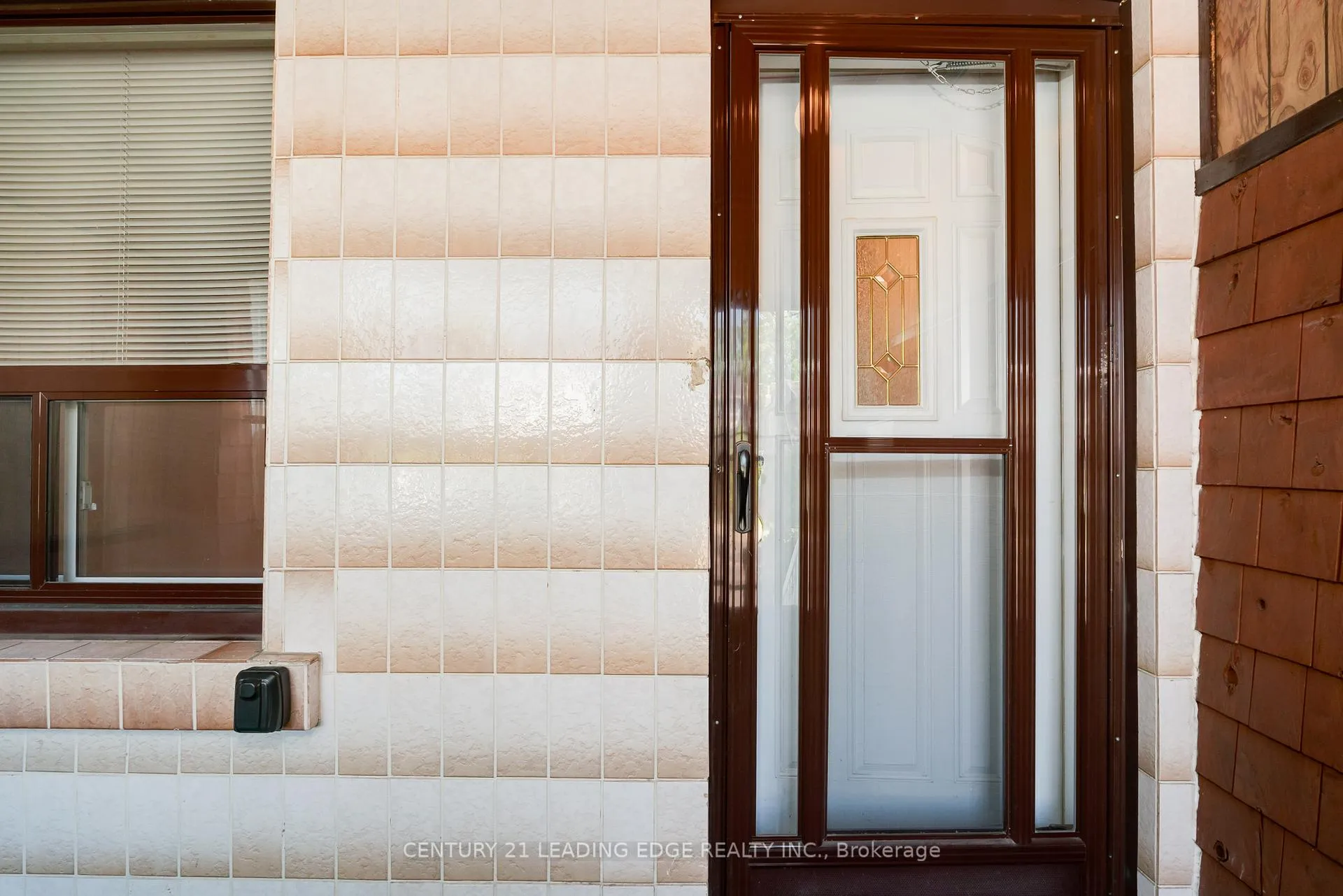 Photo 4 of 635 Coxwell Avenue, Toronto, Woodbine Corridor — HOMEH