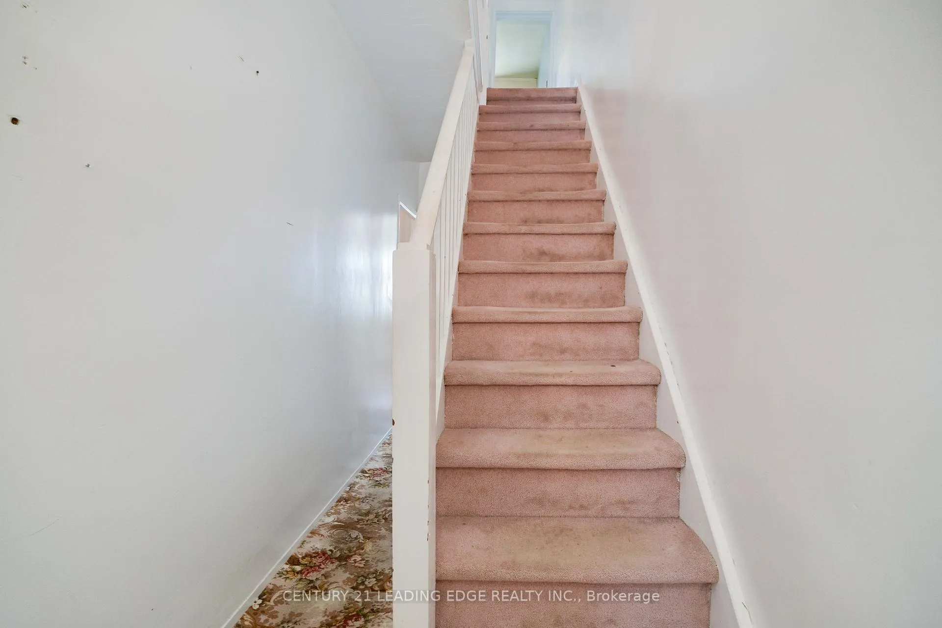 Photo 6 of 635 Coxwell Avenue, Toronto, Woodbine Corridor — HOMEH