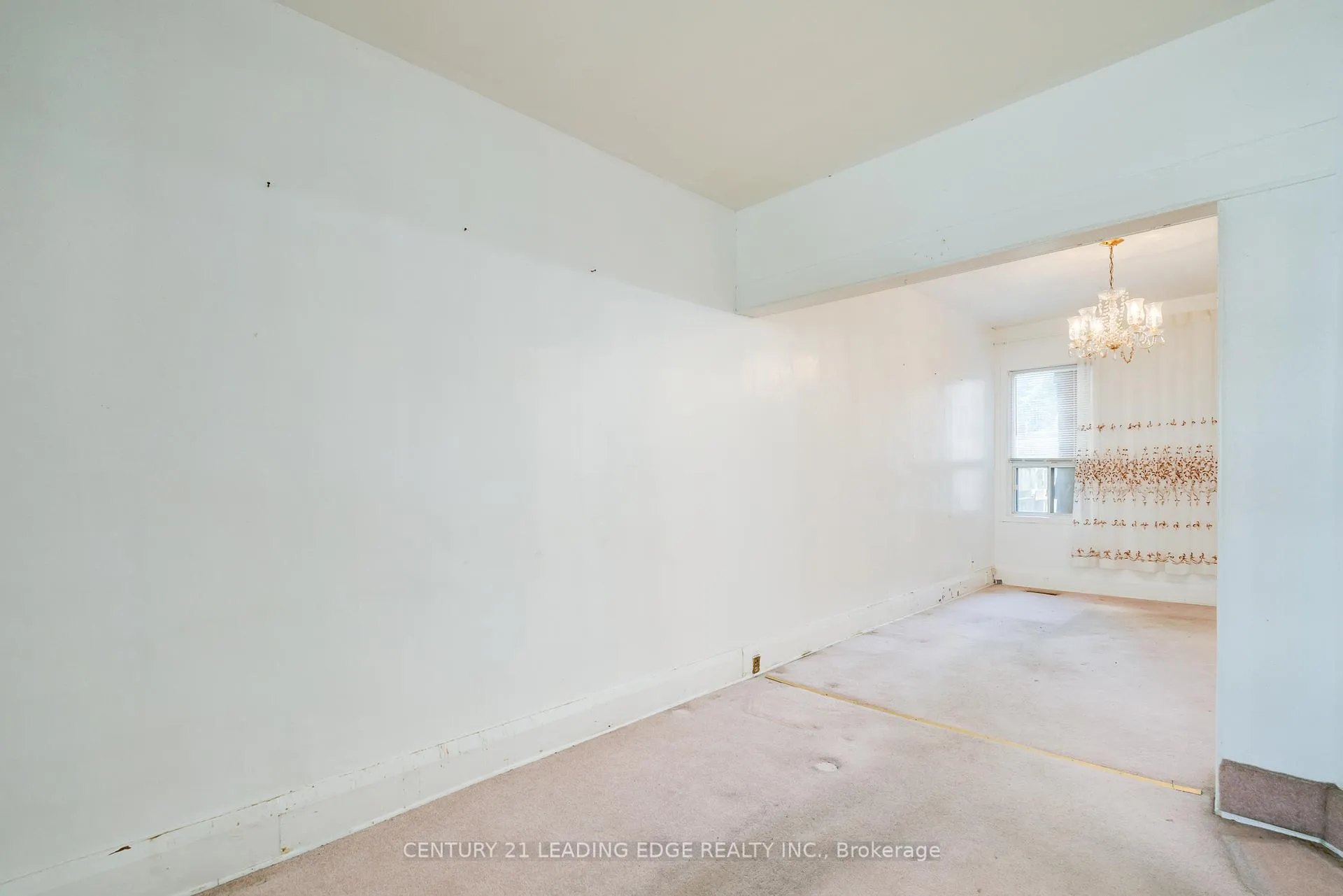Photo 8 of 635 Coxwell Avenue, Toronto, Woodbine Corridor — HOMEH