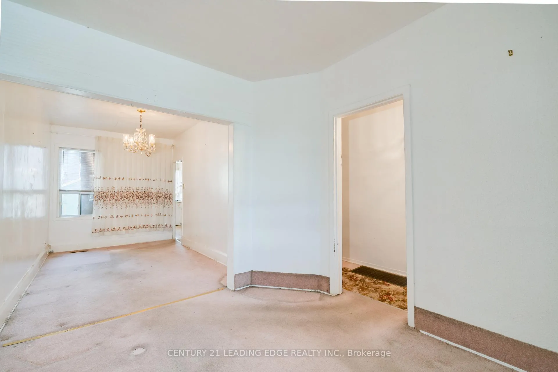 Photo 9 of 635 Coxwell Avenue, Toronto, Woodbine Corridor — HOMEH