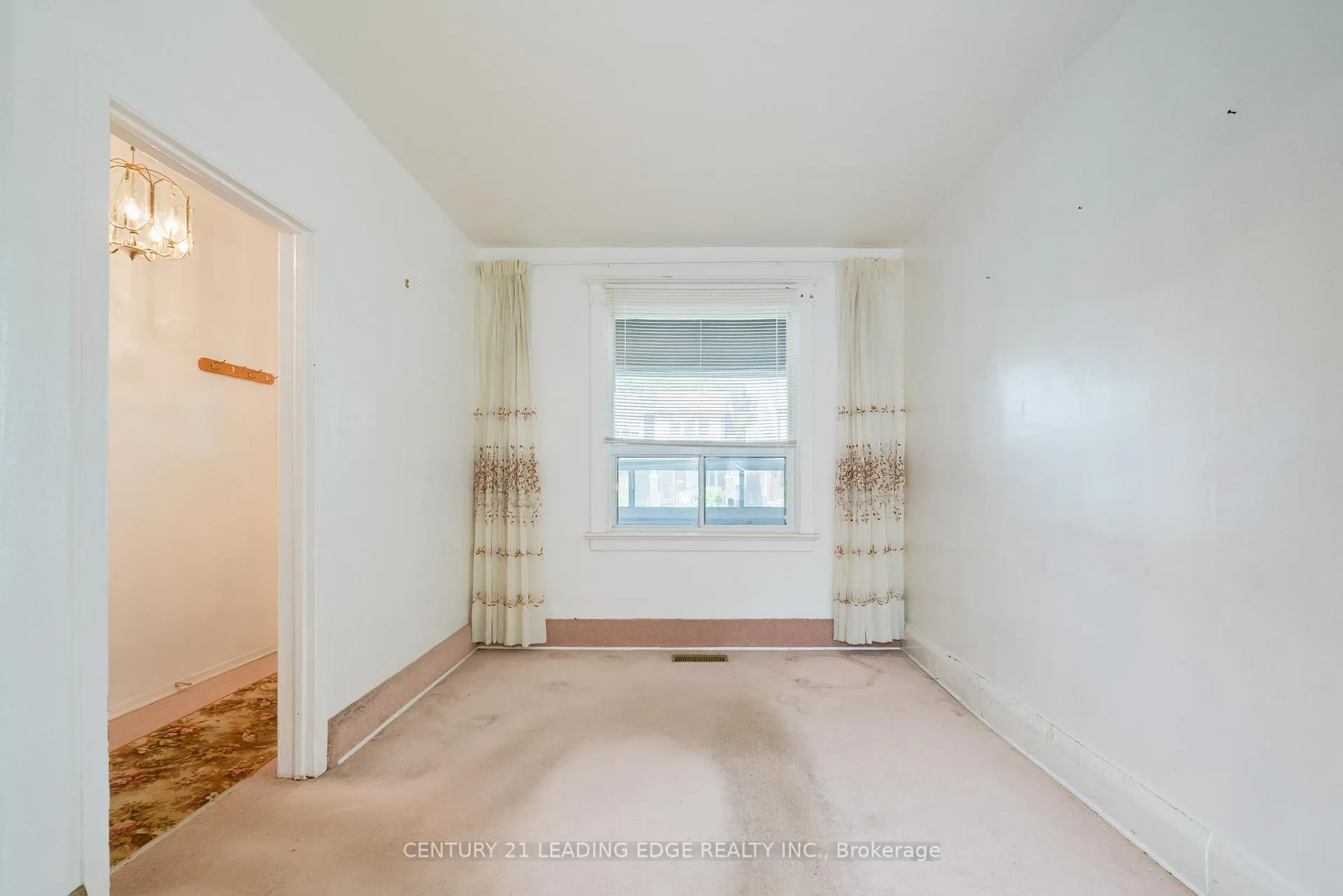 Photo 11 of 635 Coxwell Avenue, Toronto, Woodbine Corridor — HOMEH