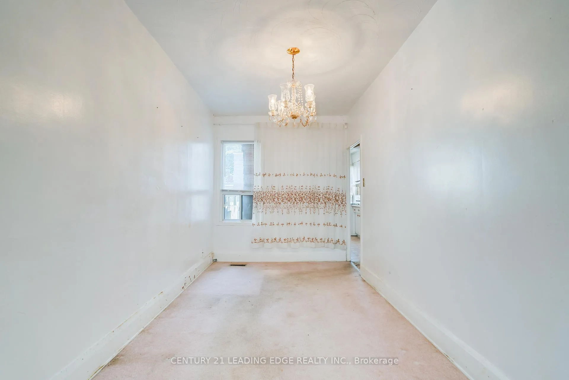 Photo 12 of 635 Coxwell Avenue, Toronto, Woodbine Corridor — HOMEH