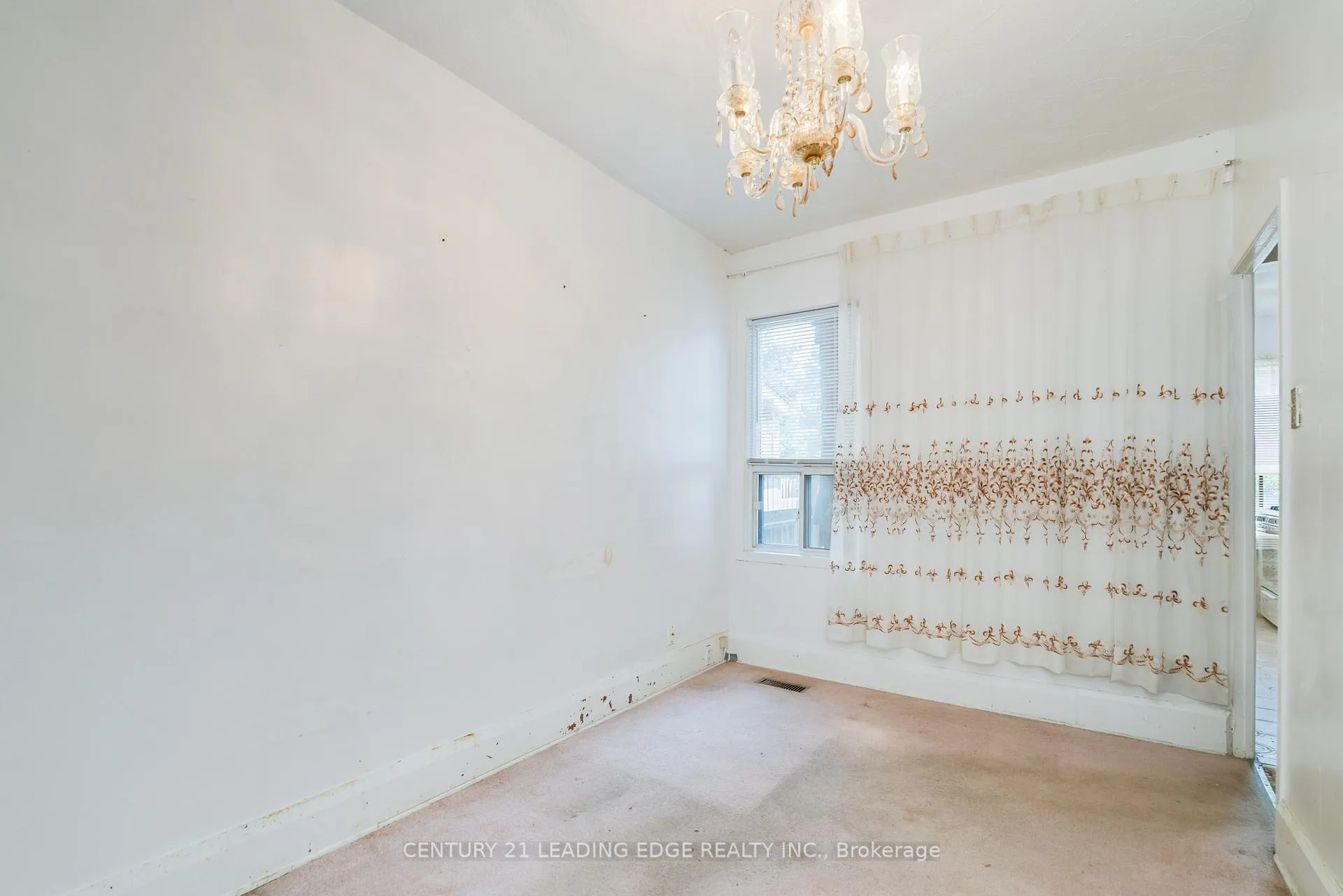 Photo 13 of 635 Coxwell Avenue, Toronto, Woodbine Corridor — HOMEH